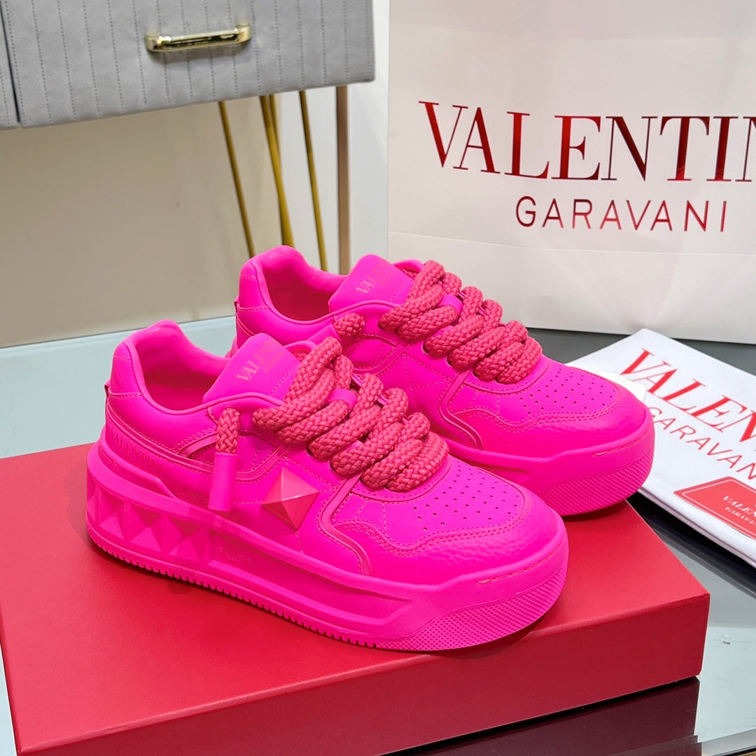 VALENTINO 25S GARAVANI ONE STUD XL PLATFORM SNEAKERS IN PINK LAMBSKIN - 35