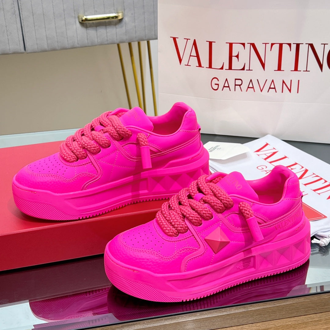 VALENTINO 25S GARAVANI ONE STUD XL PLATFORM SNEAKERS IN PINK LAMBSKIN - 35