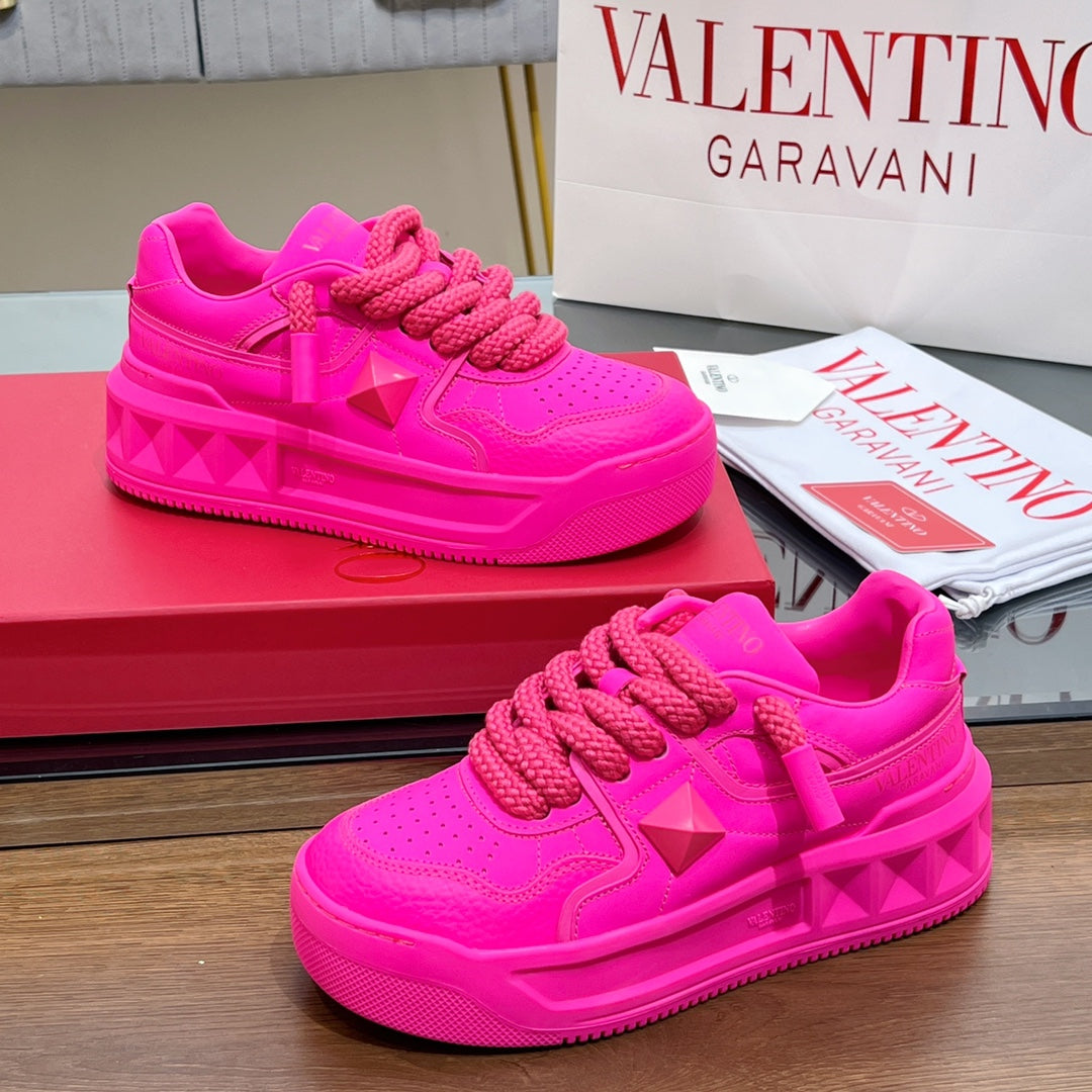 VALENTINO 25S GARAVANI ONE STUD XL PLATFORM SNEAKERS IN PINK LAMBSKIN - 35