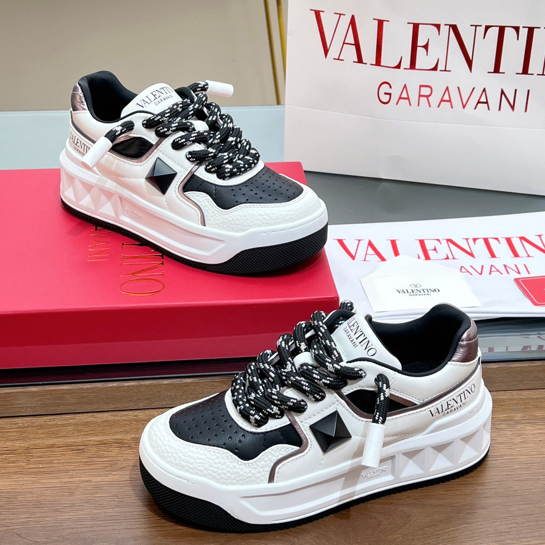 VALENTINO 25S GARAVANI ONE STUD XL PLATFORM SNEAKERS IN WHITE MIX BLACK LAMBSKIN - 35