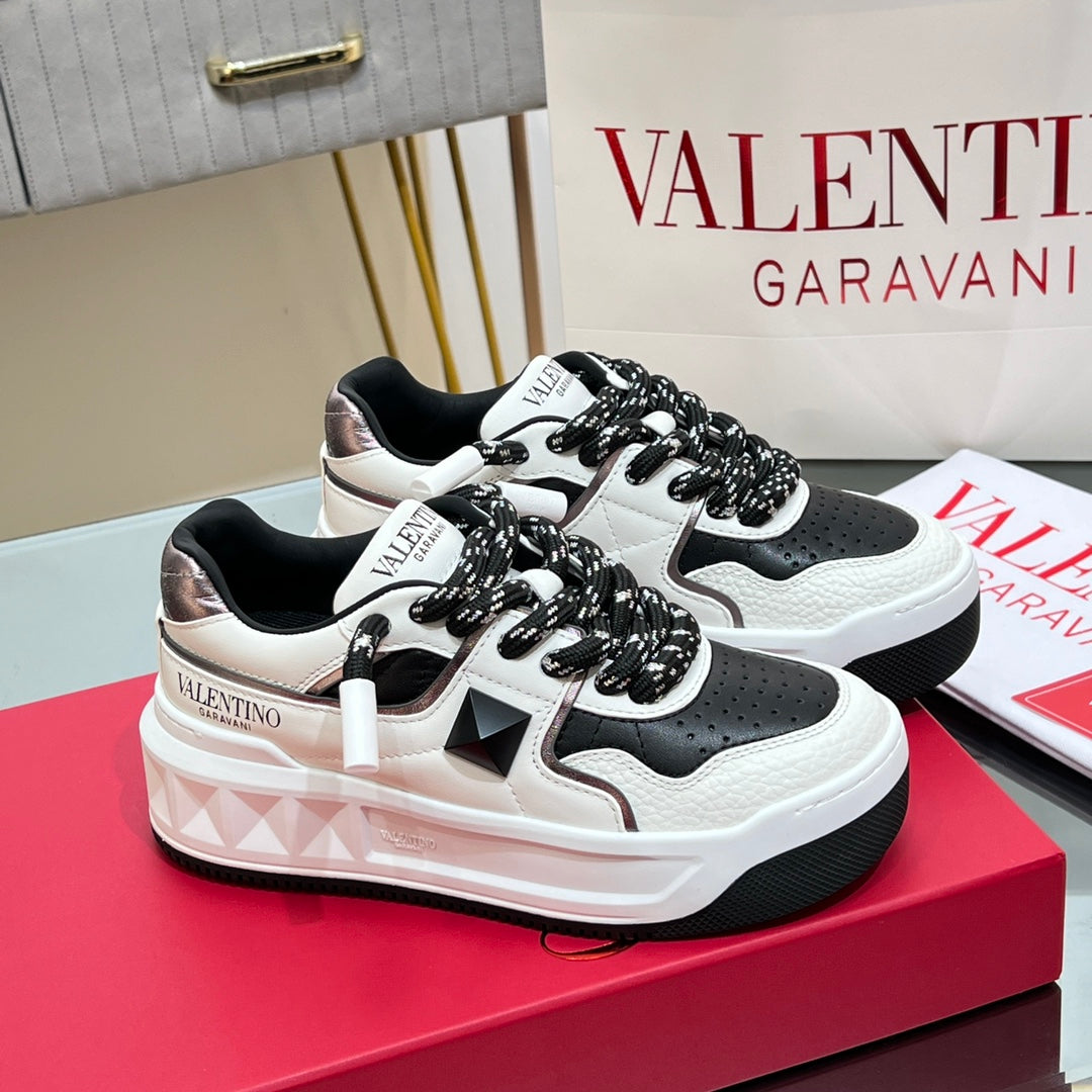 VALENTINO 25S GARAVANI ONE STUD XL PLATFORM SNEAKERS IN WHITE MIX BLACK LAMBSKIN - 35