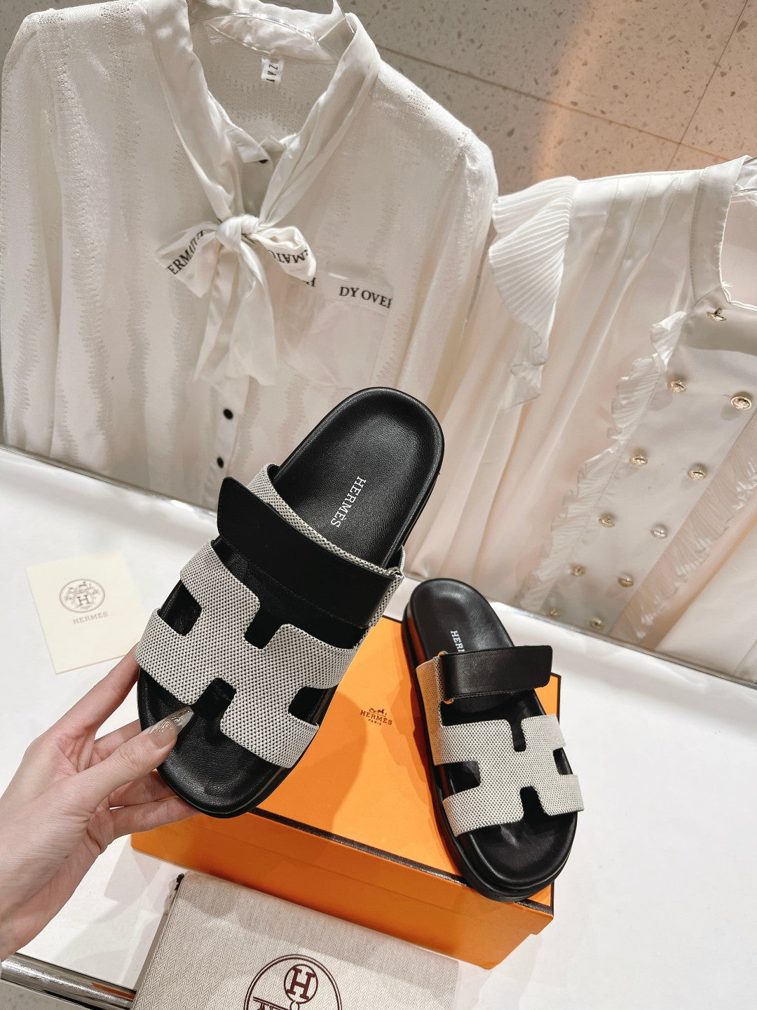 CHYPRE SANDAL BLACK LAMBSKIN AND SILVER DENIM - 34