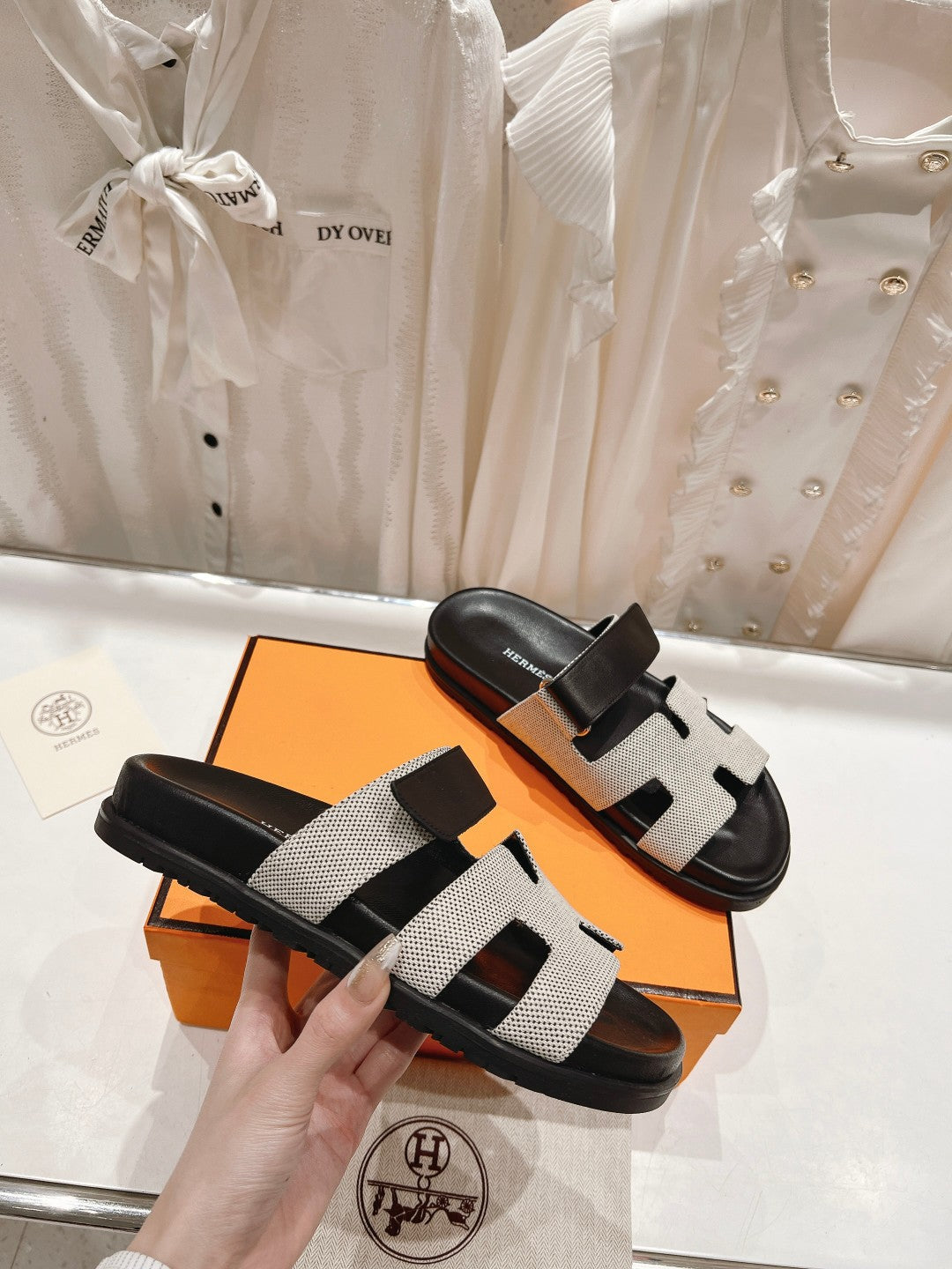 CHYPRE SANDAL BLACK LAMBSKIN AND SILVER DENIM - 34