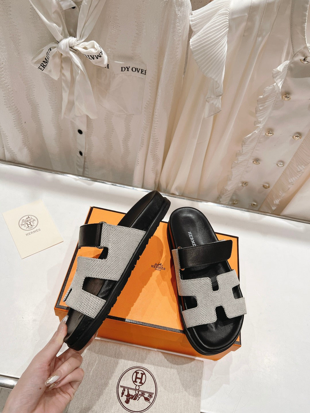 CHYPRE SANDAL BLACK LAMBSKIN AND SILVER DENIM - 34