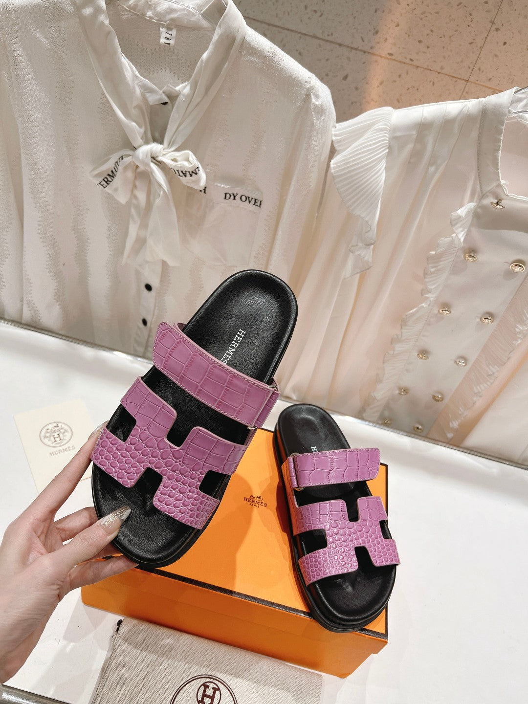 CHYPRE SANDAL BLACK AND LAVENDER LAMBSKIN - 34