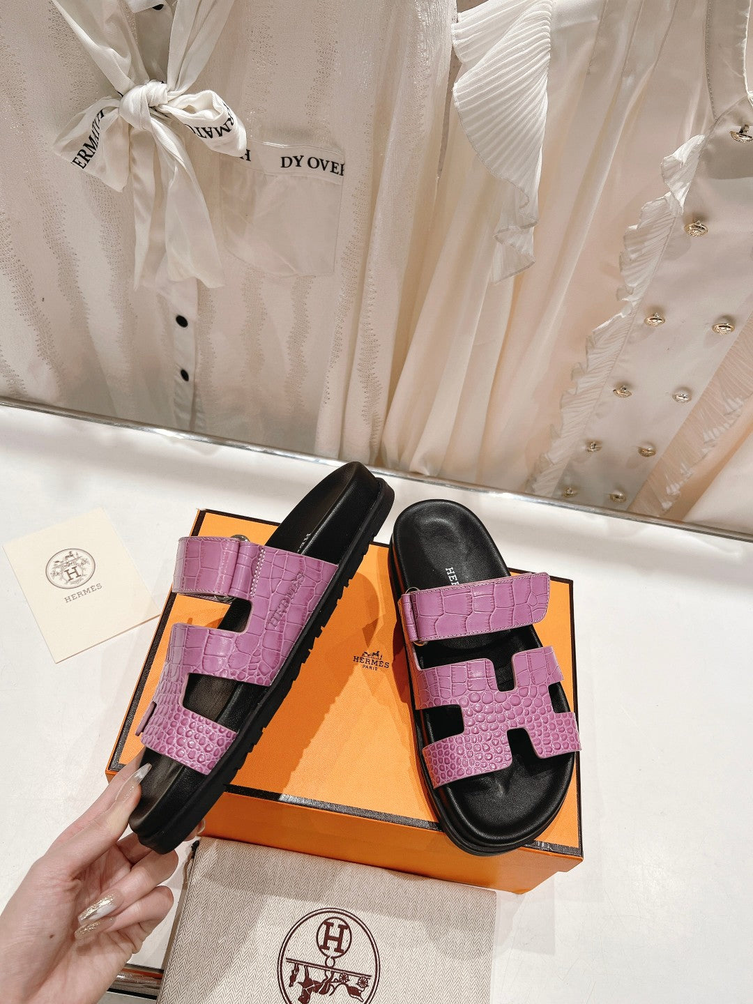 CHYPRE SANDAL BLACK AND LAVENDER LAMBSKIN - 34