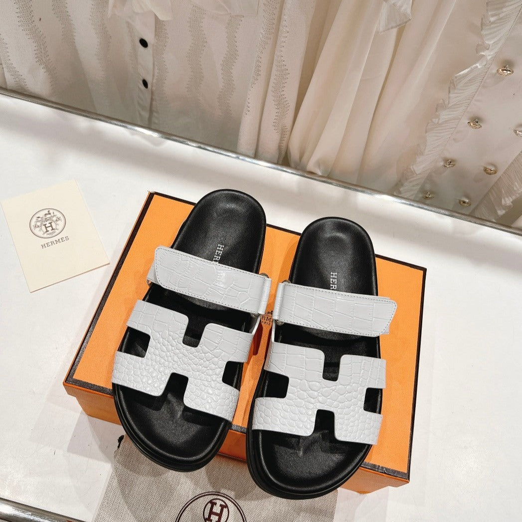 CHYPRE SANDAL BLACK AND WHITE LAMBSKIN - 34