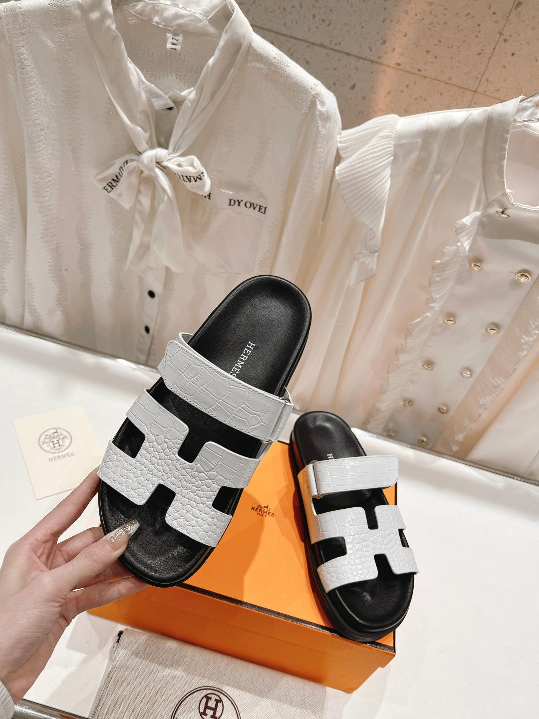 CHYPRE SANDAL BLACK AND WHITE LAMBSKIN - 34
