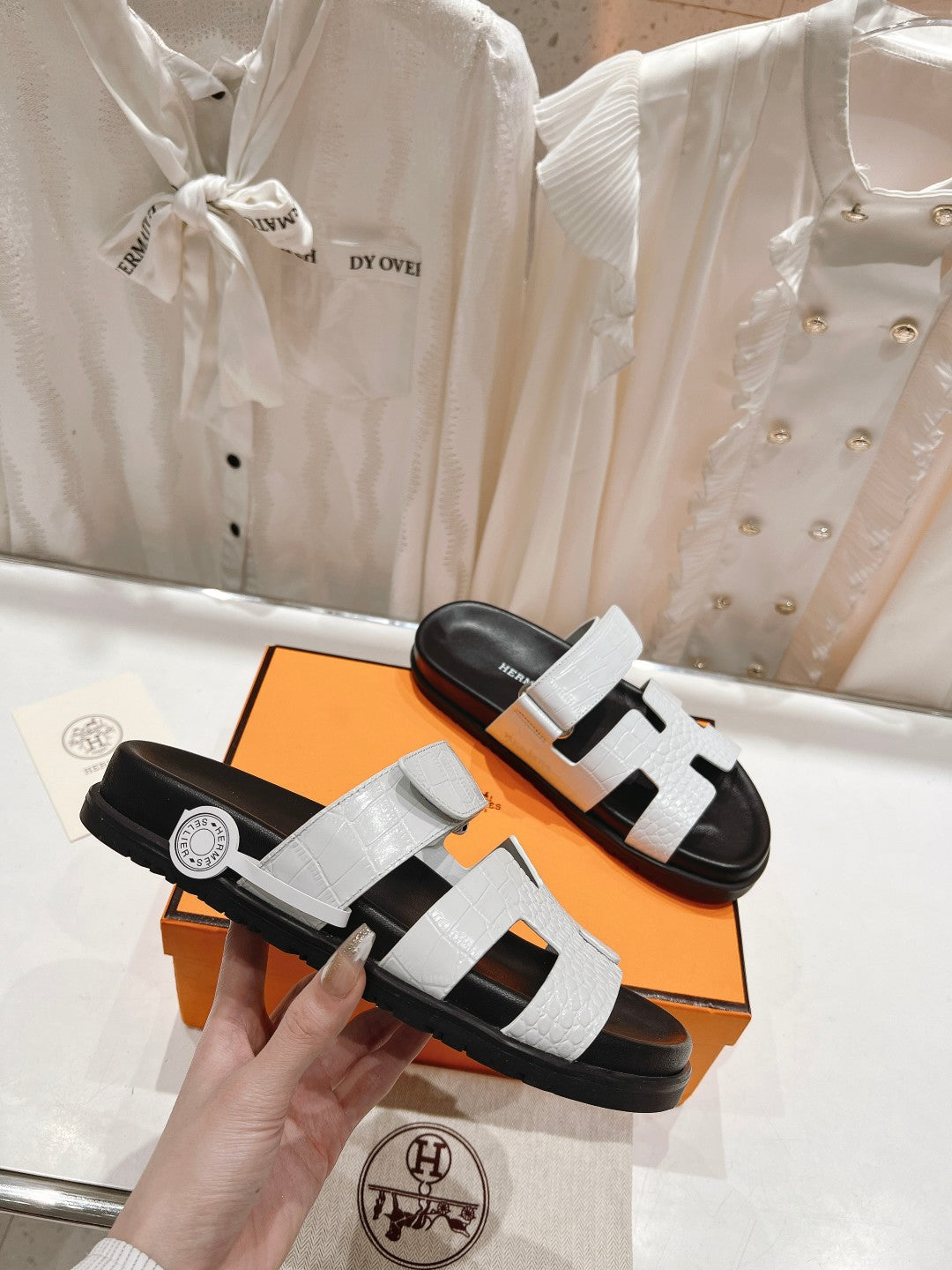 CHYPRE SANDAL BLACK AND WHITE LAMBSKIN - 34