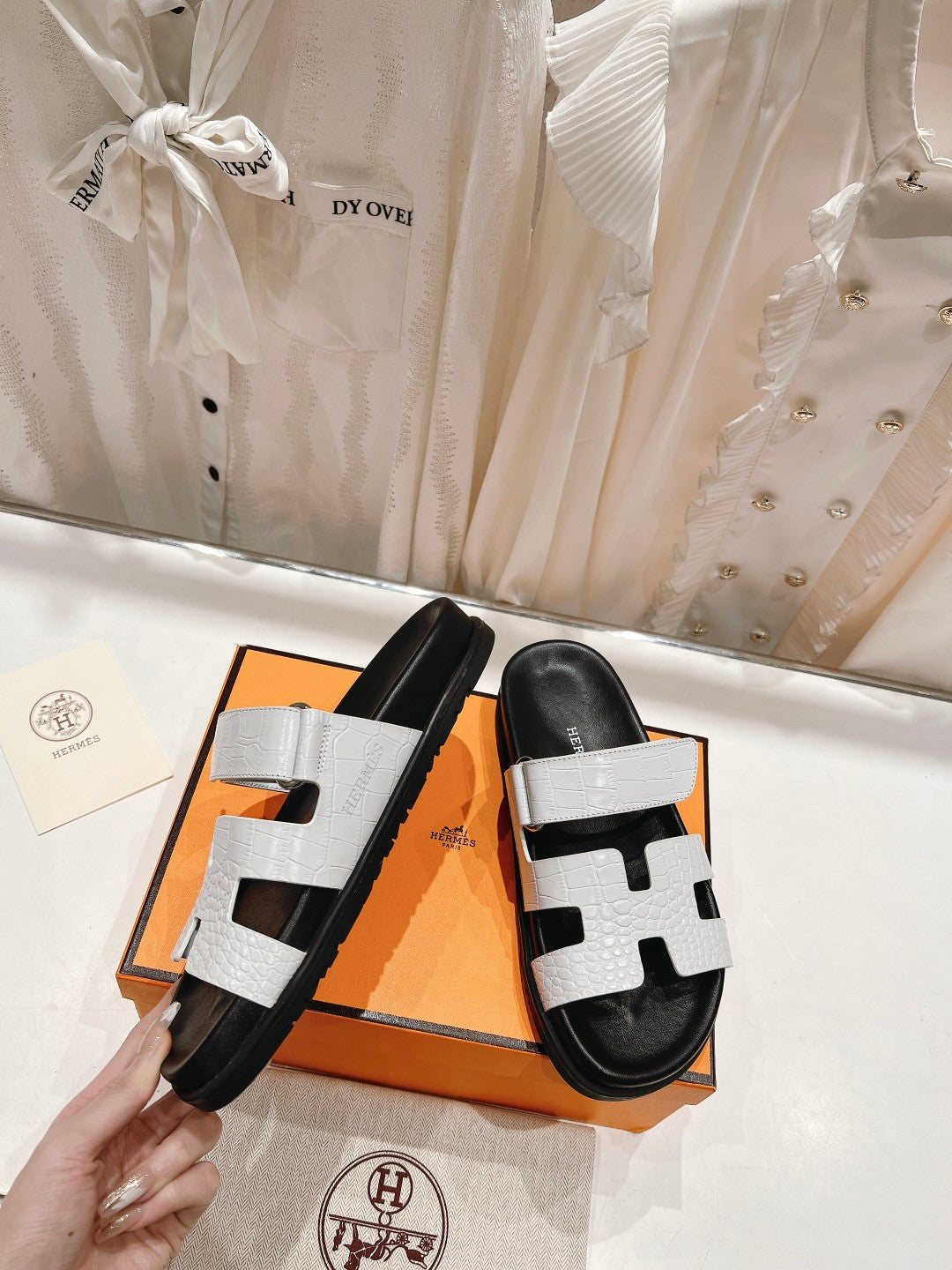 CHYPRE SANDAL BLACK AND WHITE LAMBSKIN - 34