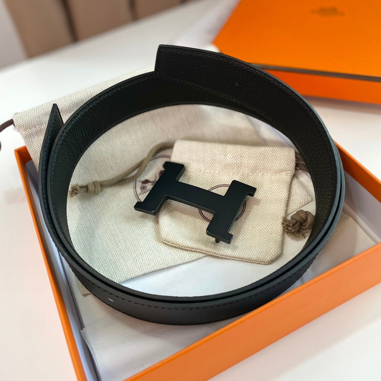 HM CONSTANCE BELT BUCKLE & REVERSIBLE  BLACK LEATHER STRAP 38MM - 30