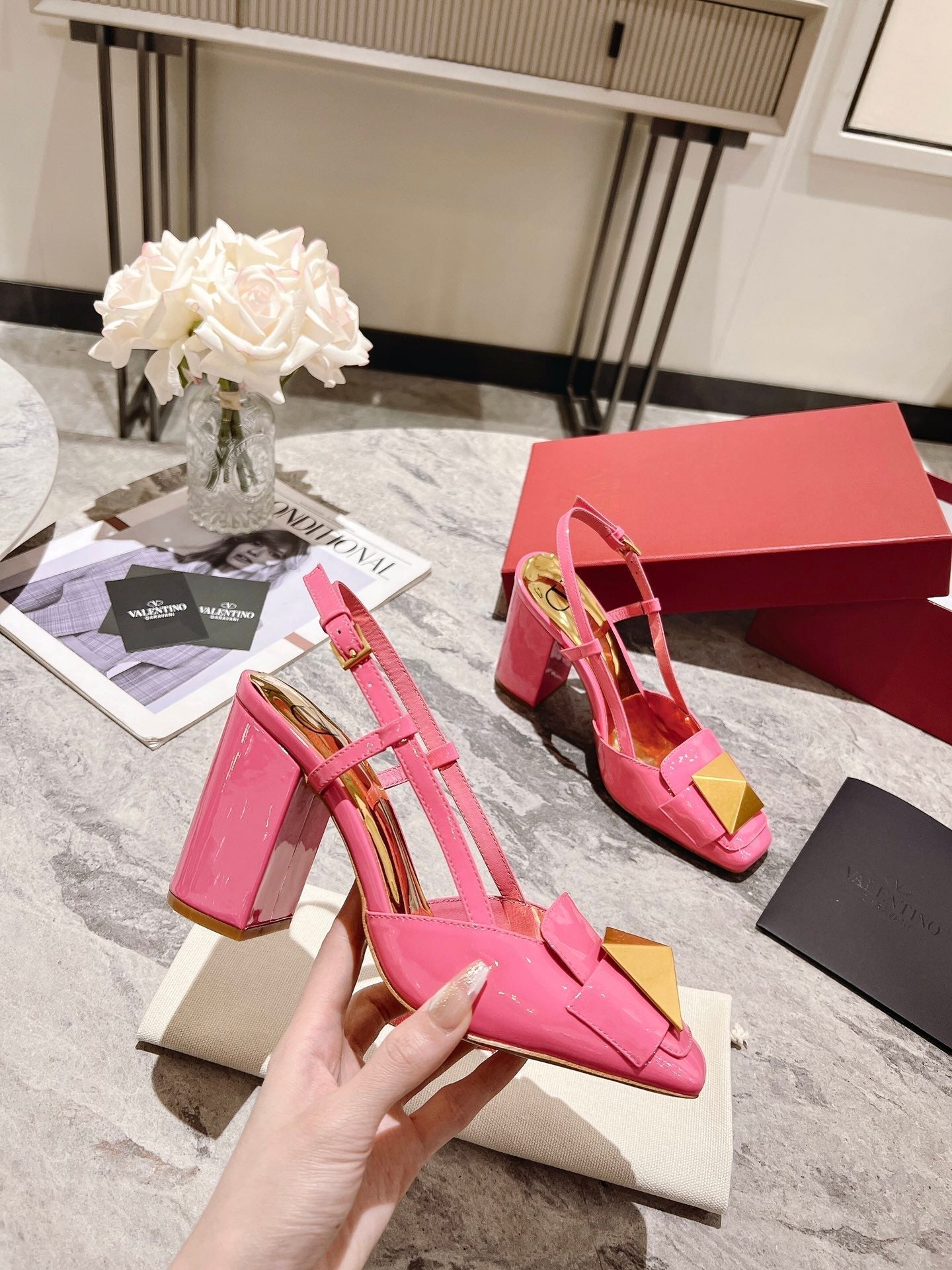 ONE STUD BRIGHT PINK PATENT LEATHER LACE-UP HIGH HEELS 85 MM - 34