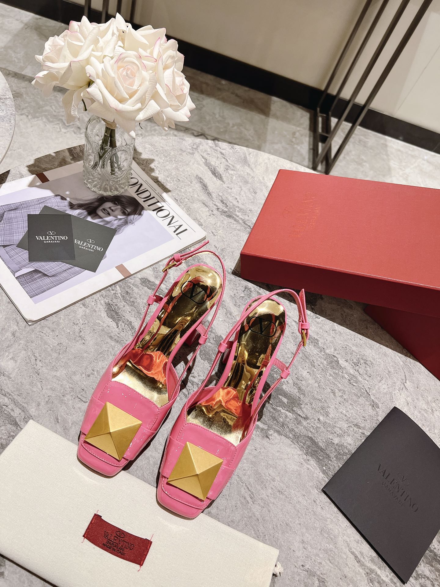 ONE STUD BRIGHT PINK PATENT LEATHER LACE-UP HIGH HEELS 85 MM - 34