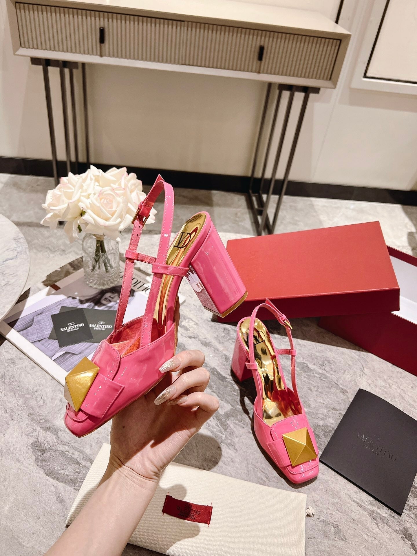 ONE STUD BRIGHT PINK PATENT LEATHER LACE-UP HIGH HEELS 85 MM - 34
