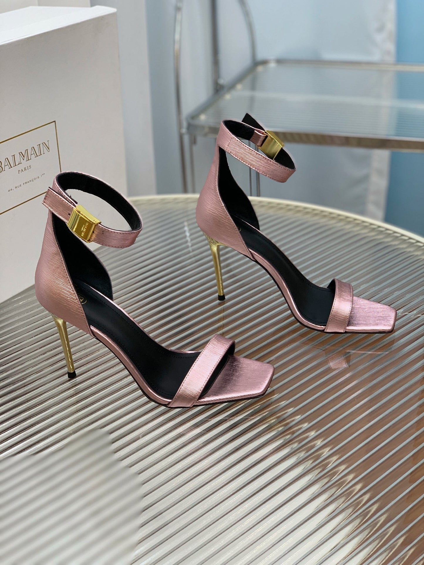 BALMAIN 25S METAL BUCKLE HIGH HEELS 95MM IN IRIDESCENT PURPLE CALFSKIN - 35