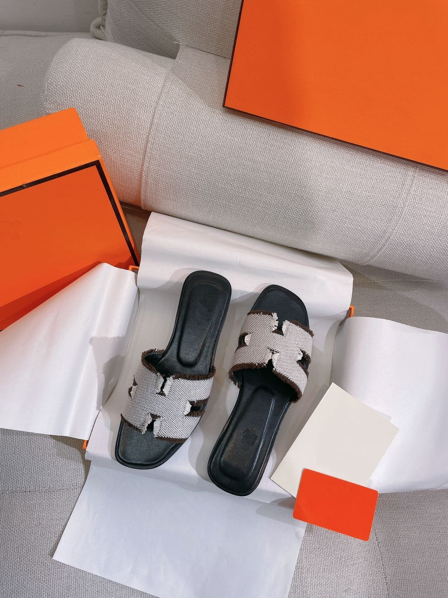 0RAN SANDAL BLACK CANVAS - 35