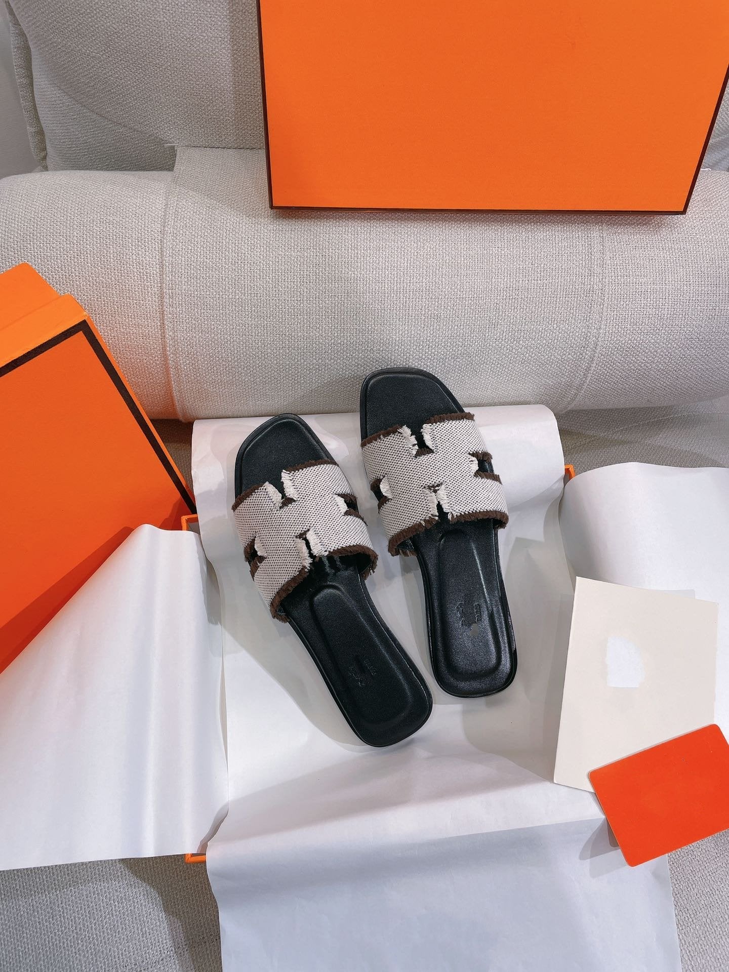 0RAN SANDAL BLACK CANVAS - 35