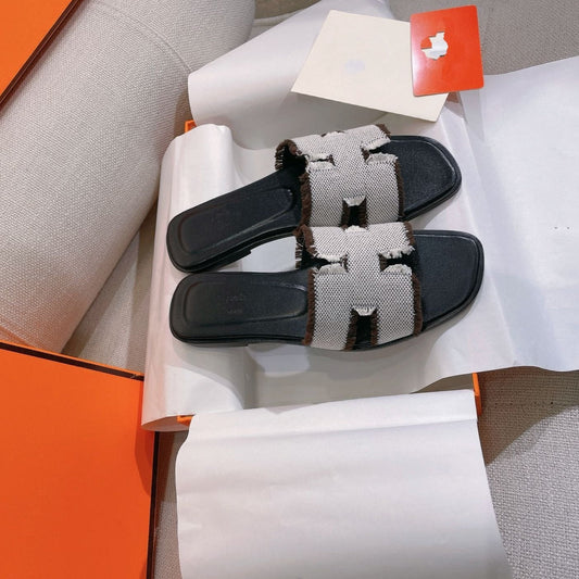 0RAN SANDAL BLACK CANVAS - 35