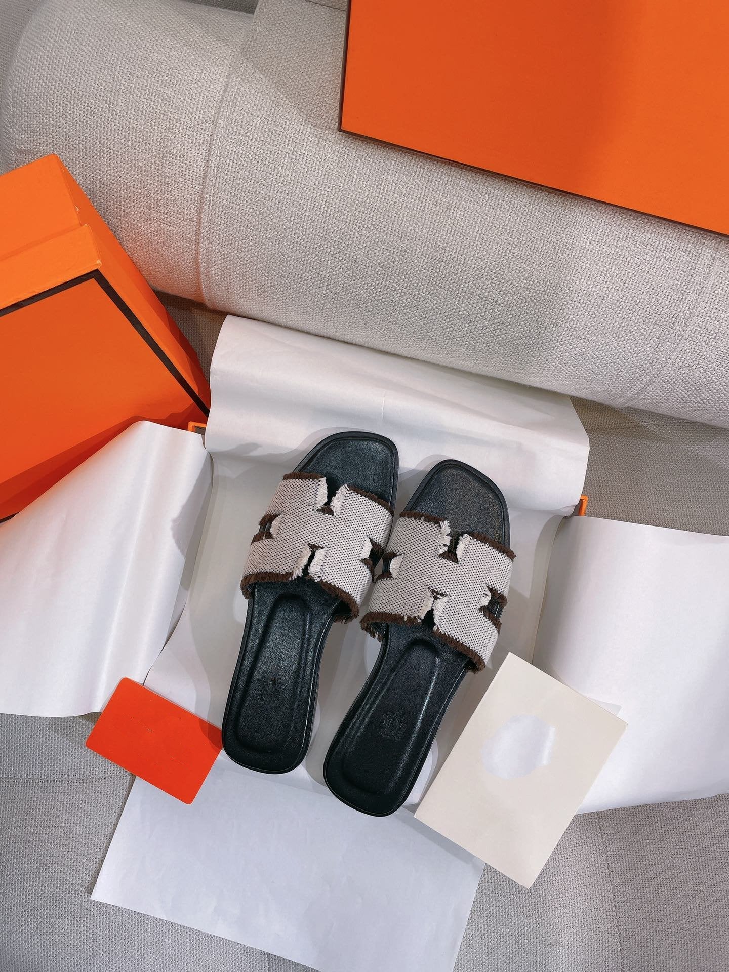 0RAN SANDAL BLACK CANVAS - 35