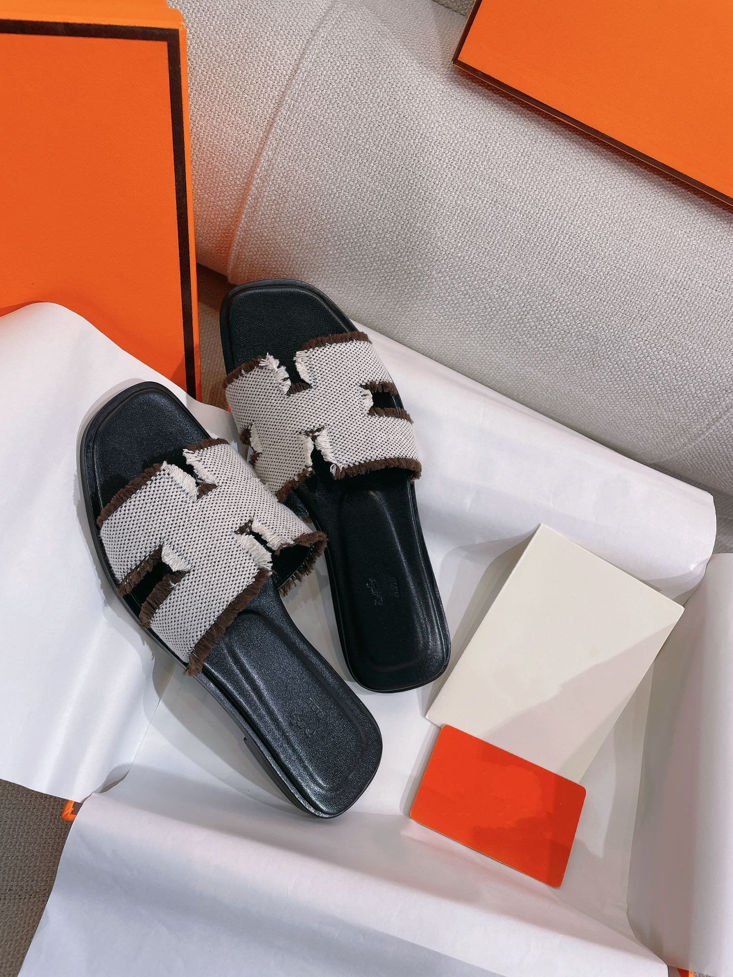 0RAN SANDAL BLACK CANVAS - 35