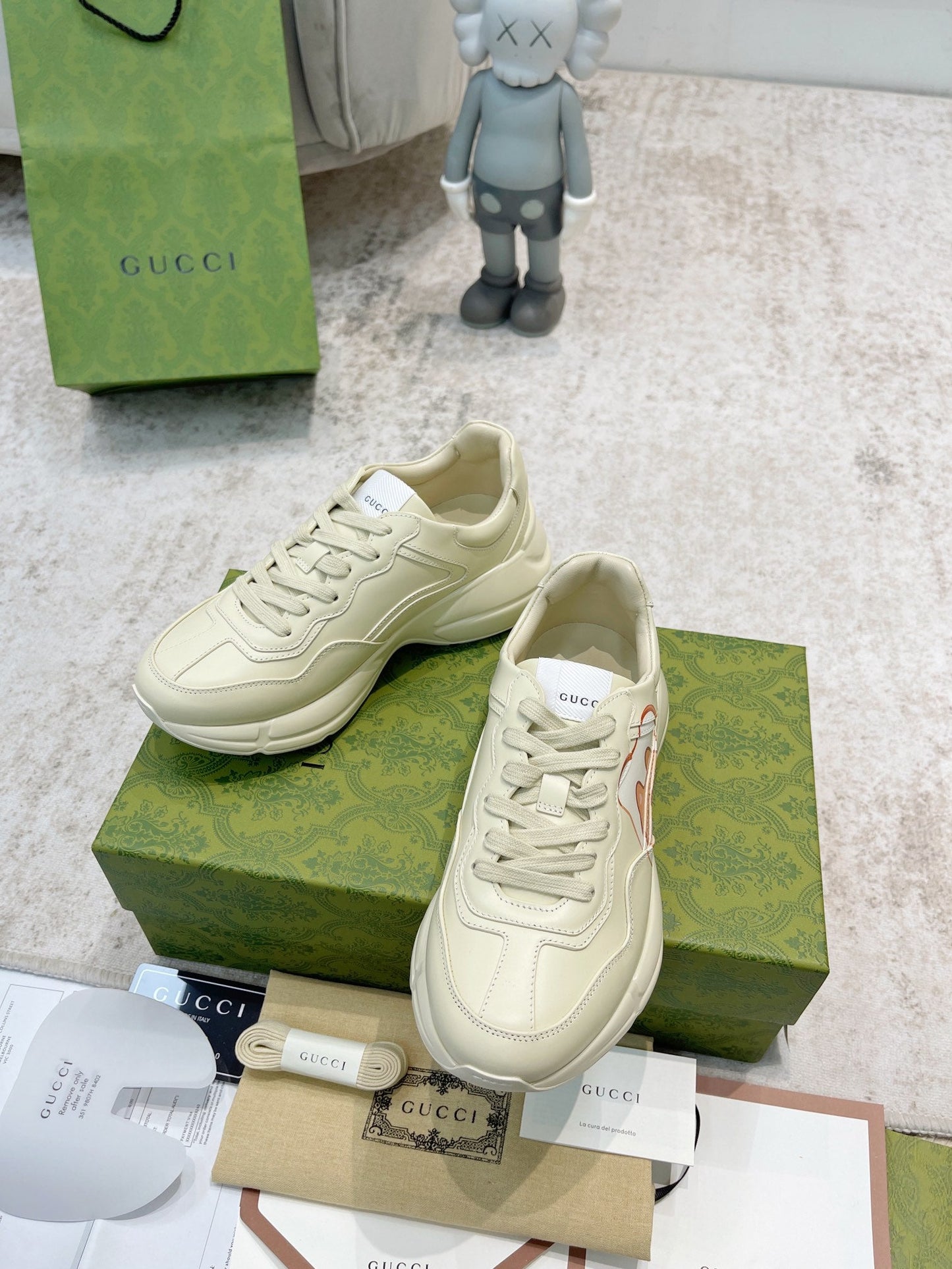 GG RHYTON TRAINER WHITE LAMBSKIN WITH CAT ICON - 35