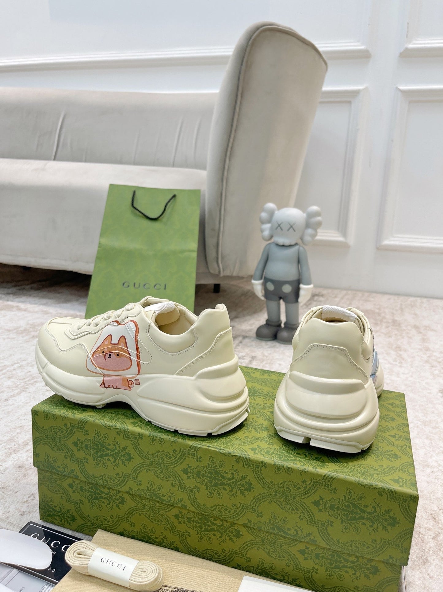 GG RHYTON TRAINER WHITE LAMBSKIN WITH CAT ICON - 35