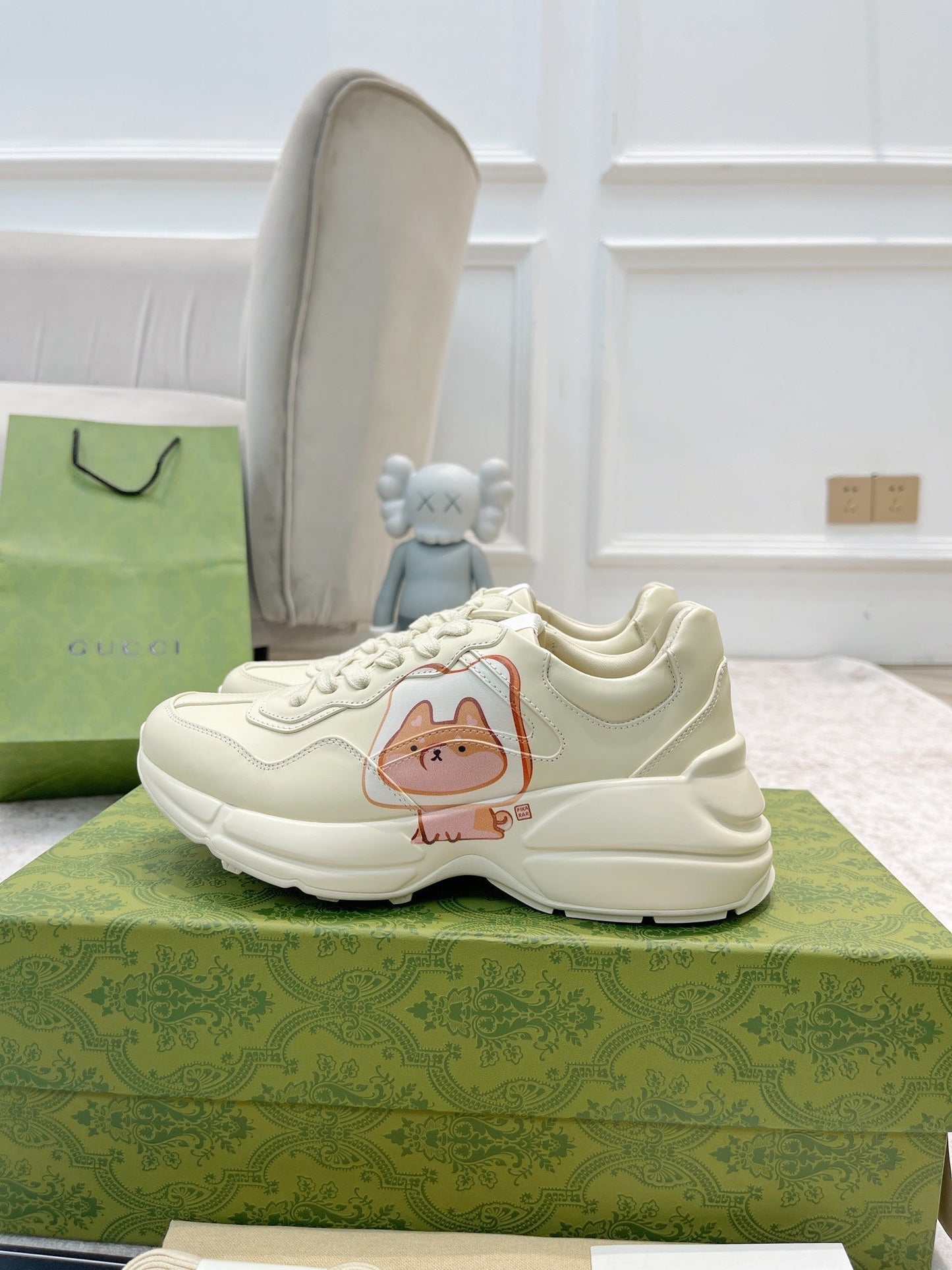 GG RHYTON TRAINER WHITE LAMBSKIN WITH CAT ICON - 35
