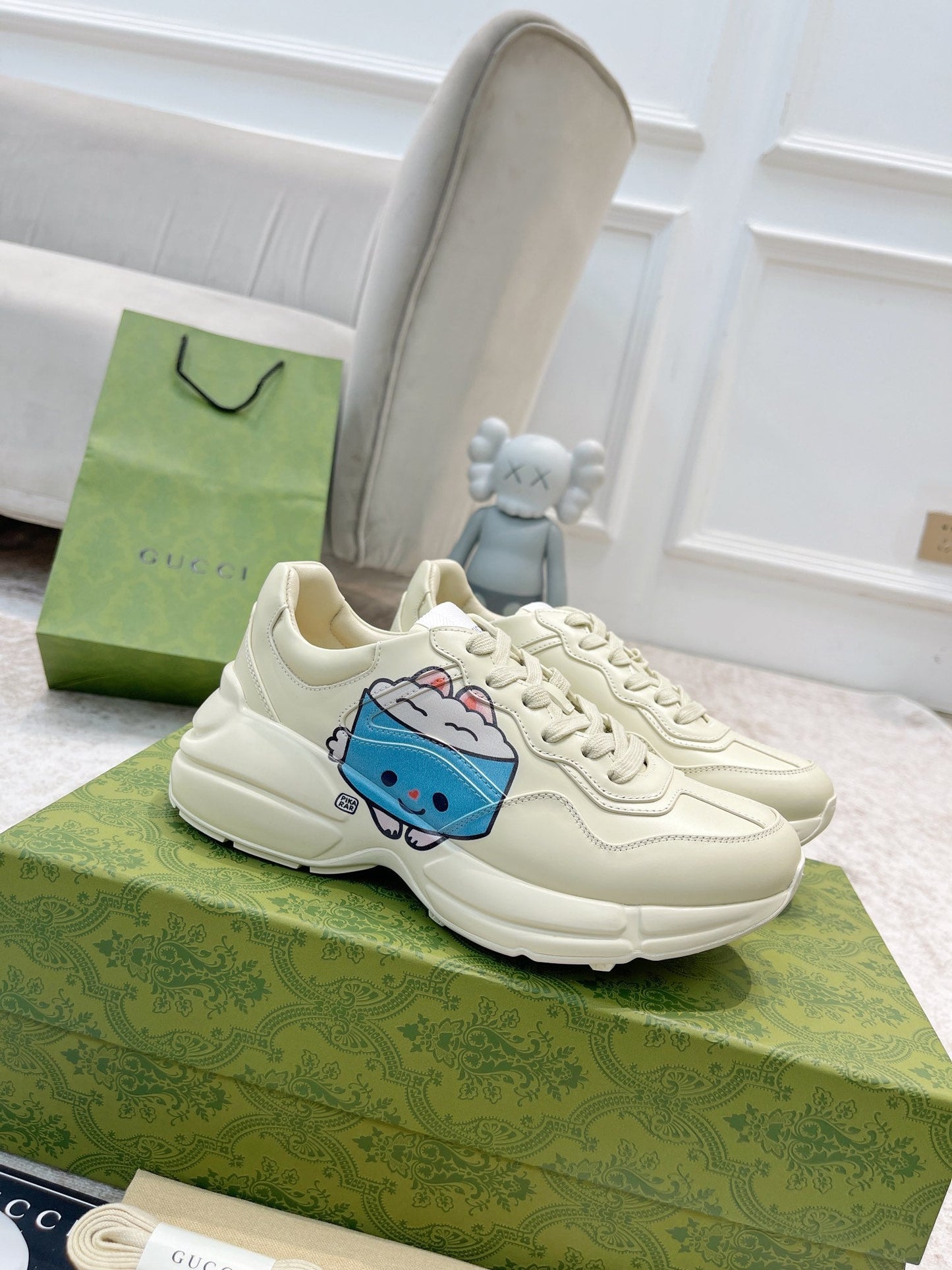 GG RHYTON TRAINER WHITE LAMBSKIN WITH CAT ICON - 35