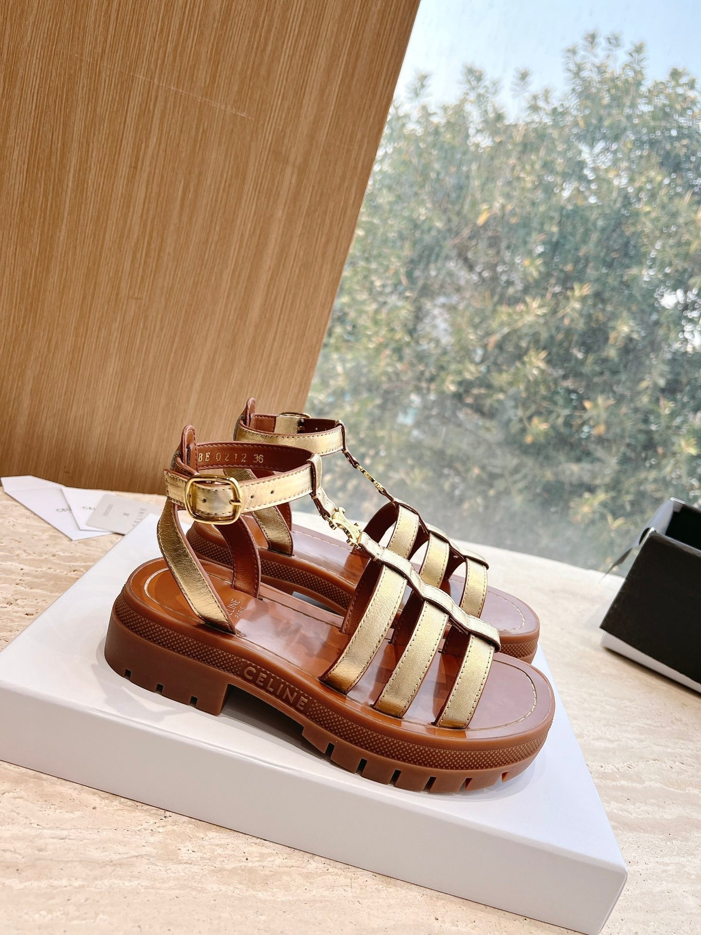 LYMPIA GLADIATOR SANDAL IN GOLD METALLIC CALFSKIN - 35