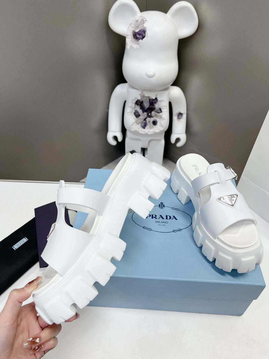 MONOLITH SLIPPER SANDALS IN WHITE RUBBER - 35