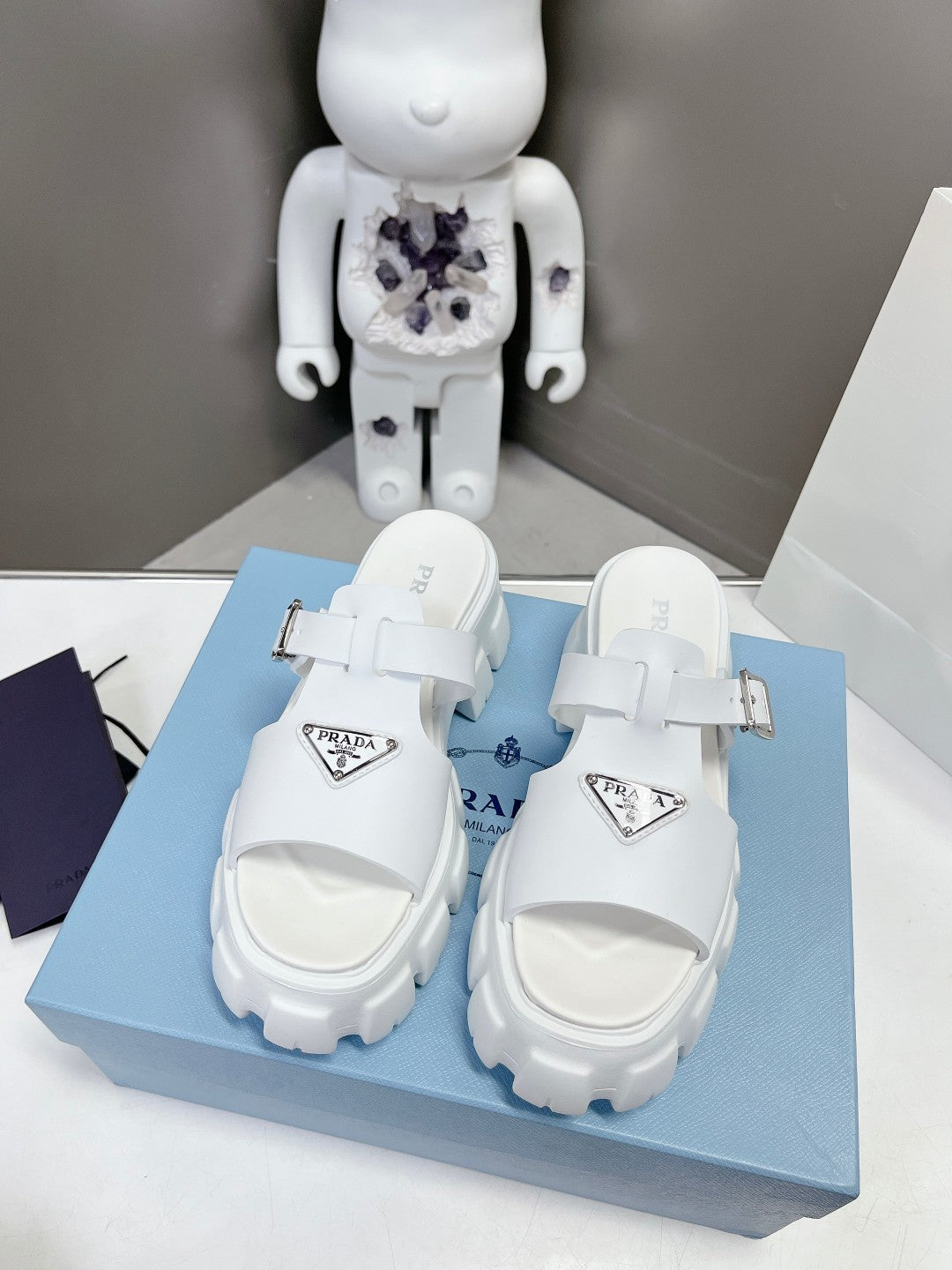 MONOLITH SLIPPER SANDALS IN WHITE RUBBER - 35