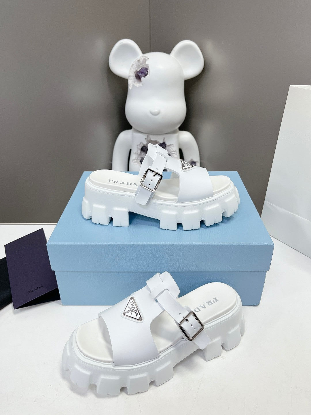 MONOLITH SLIPPER SANDALS IN WHITE RUBBER - 35