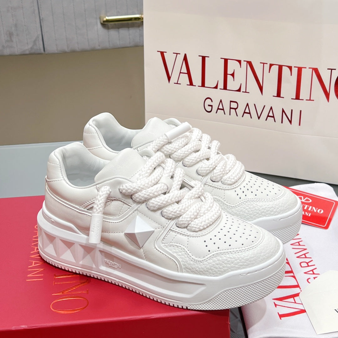 VALENTINO 25S GARAVANI ONE STUD XL PLATFORM SNEAKERS IN WHITE LAMBSKIN - 35