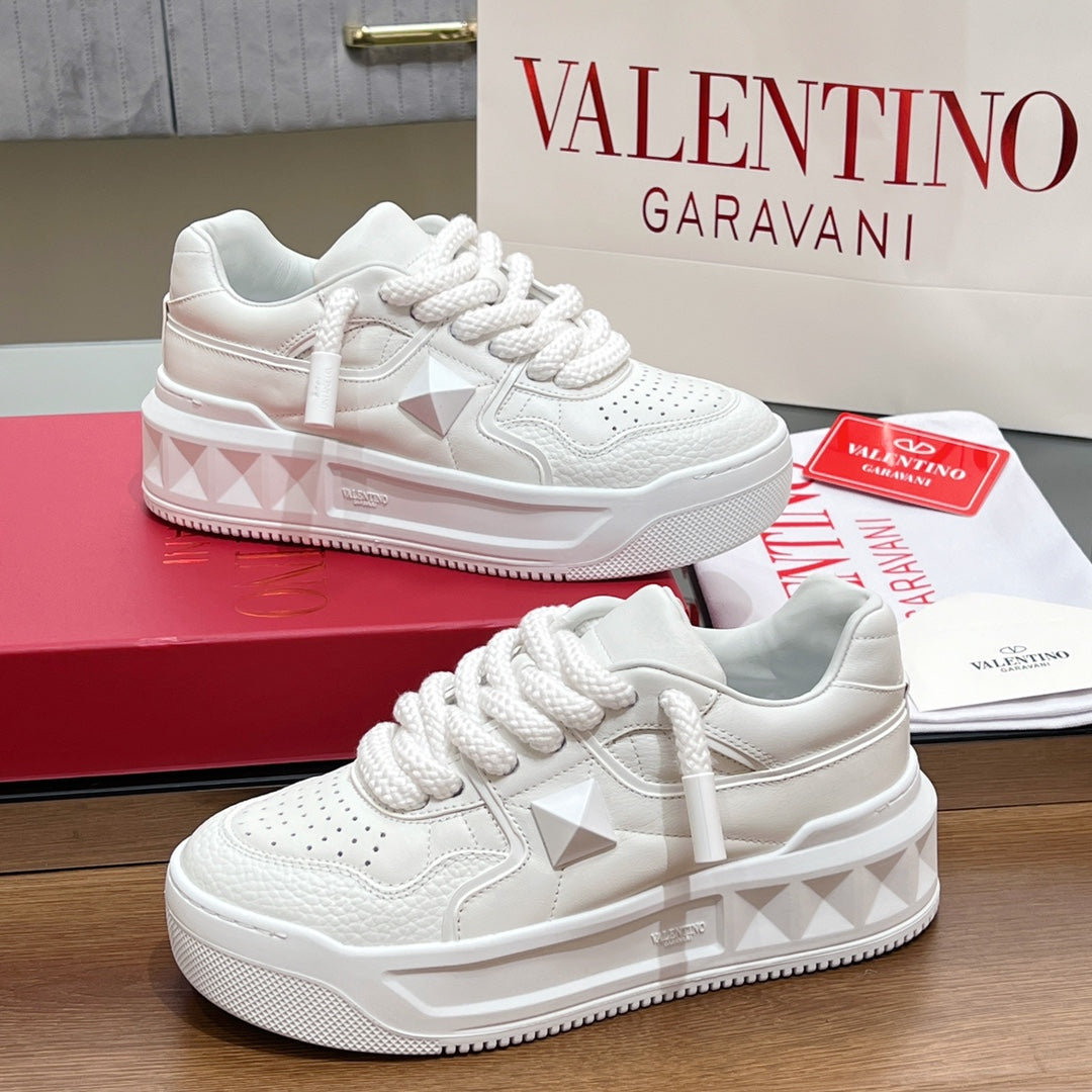 VALENTINO 25S GARAVANI ONE STUD XL PLATFORM SNEAKERS IN WHITE LAMBSKIN - 35