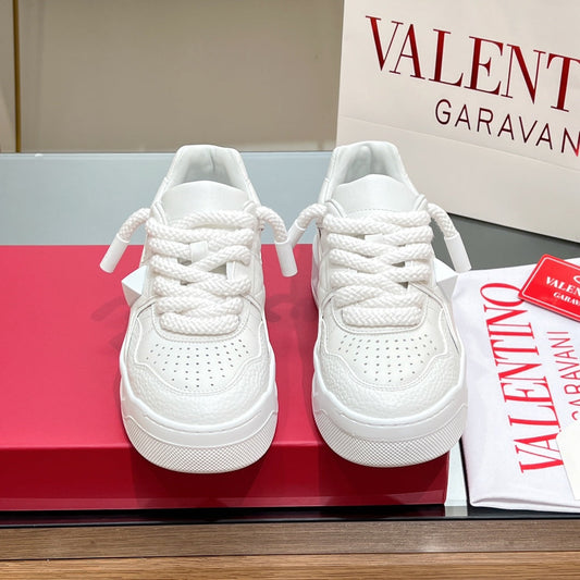 VALENTINO 25S GARAVANI ONE STUD XL PLATFORM SNEAKERS IN WHITE LAMBSKIN - 35