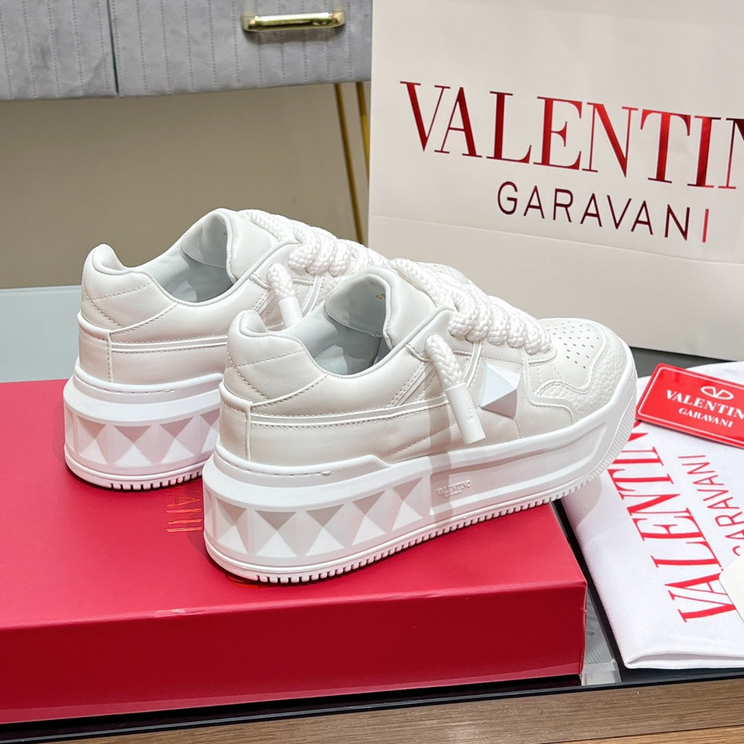 VALENTINO 25S GARAVANI ONE STUD XL PLATFORM SNEAKERS IN WHITE LAMBSKIN - 35