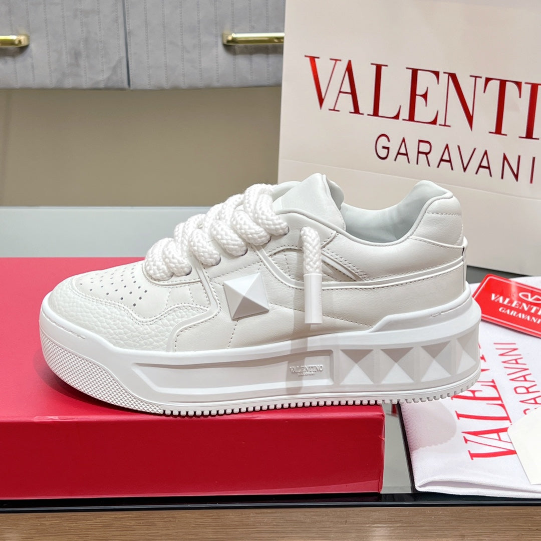VALENTINO 25S GARAVANI ONE STUD XL PLATFORM SNEAKERS IN WHITE LAMBSKIN - 35