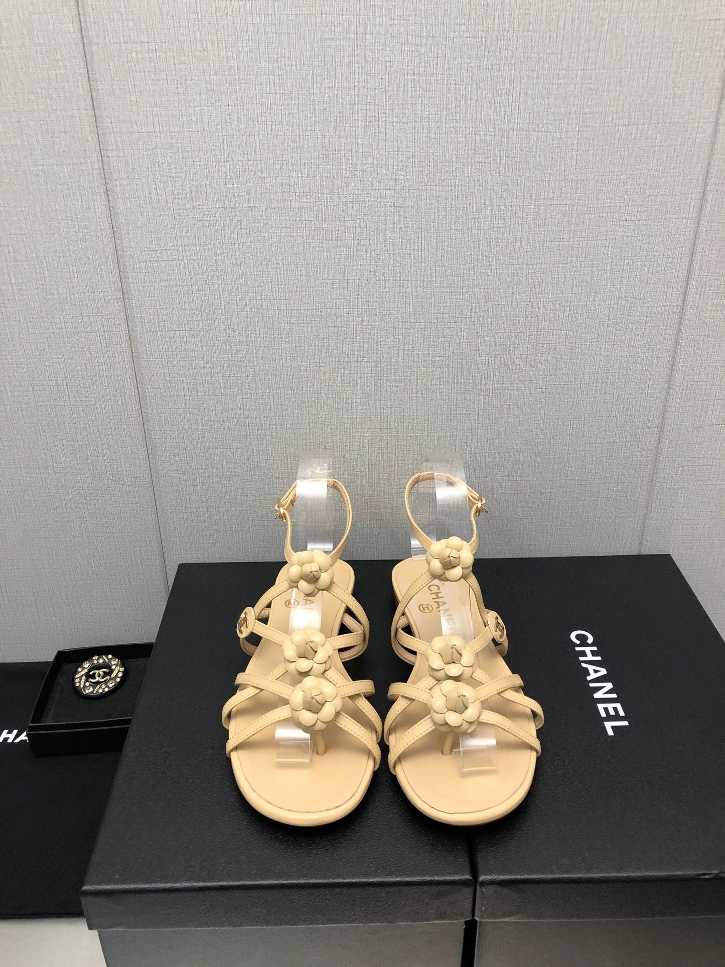 FLORAL FLAT SANDAL IN SAND YELLOW LAMBSKIN - 35