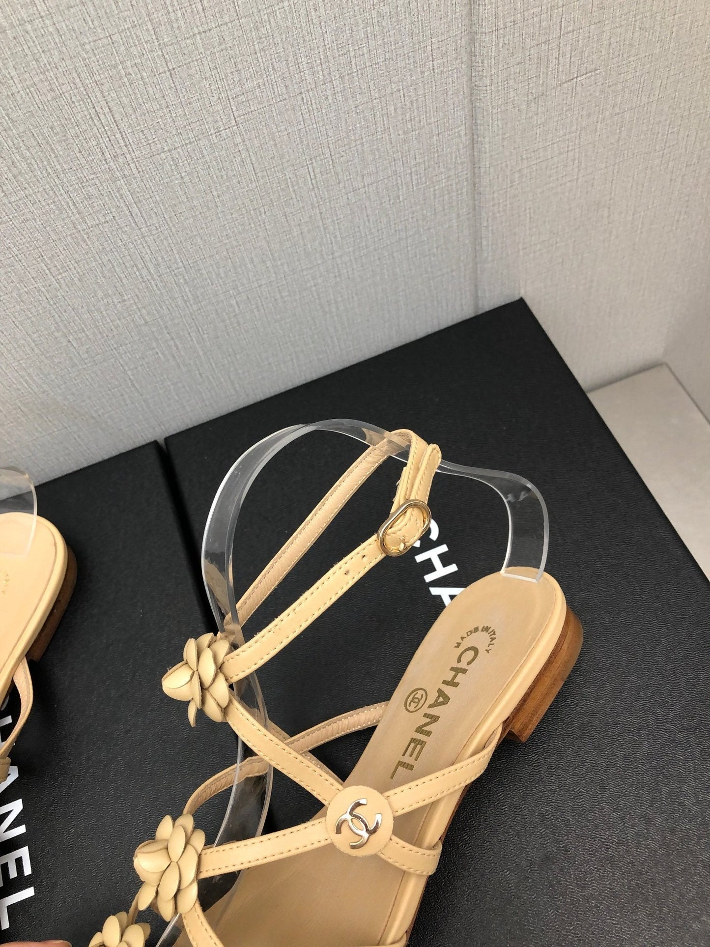 FLORAL FLAT SANDAL IN SAND YELLOW LAMBSKIN - 35