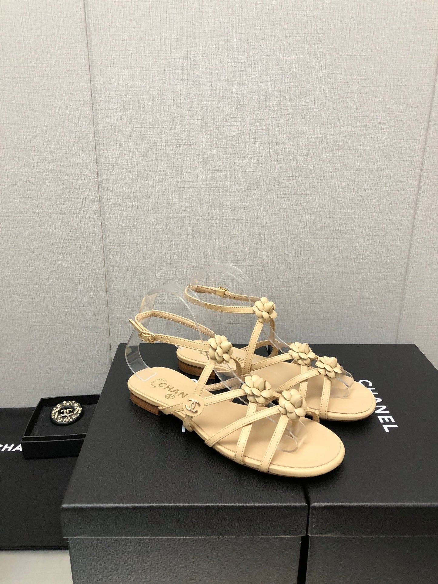 FLORAL FLAT SANDAL IN SAND YELLOW LAMBSKIN - 35