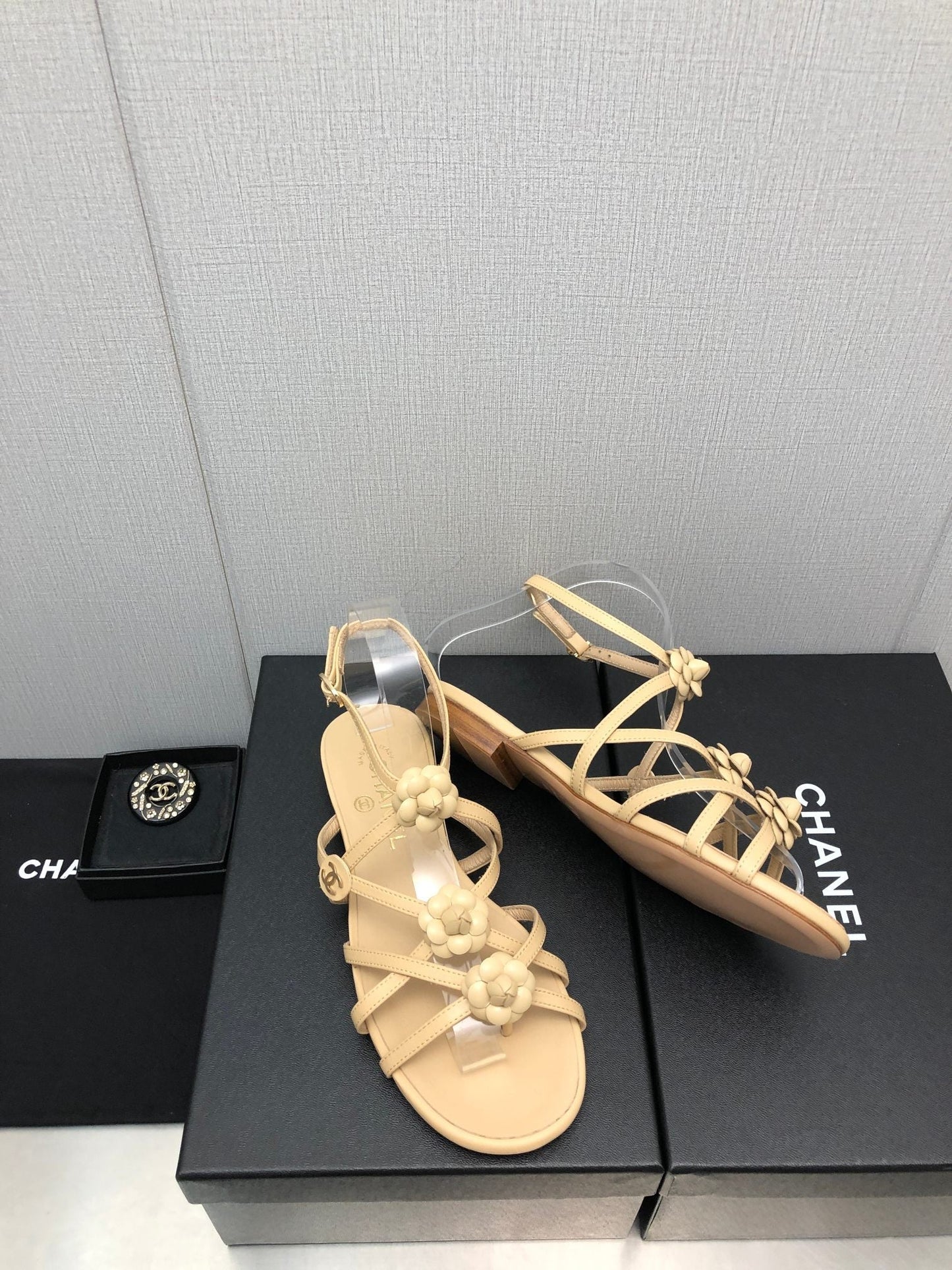 FLORAL FLAT SANDAL IN SAND YELLOW LAMBSKIN - 35