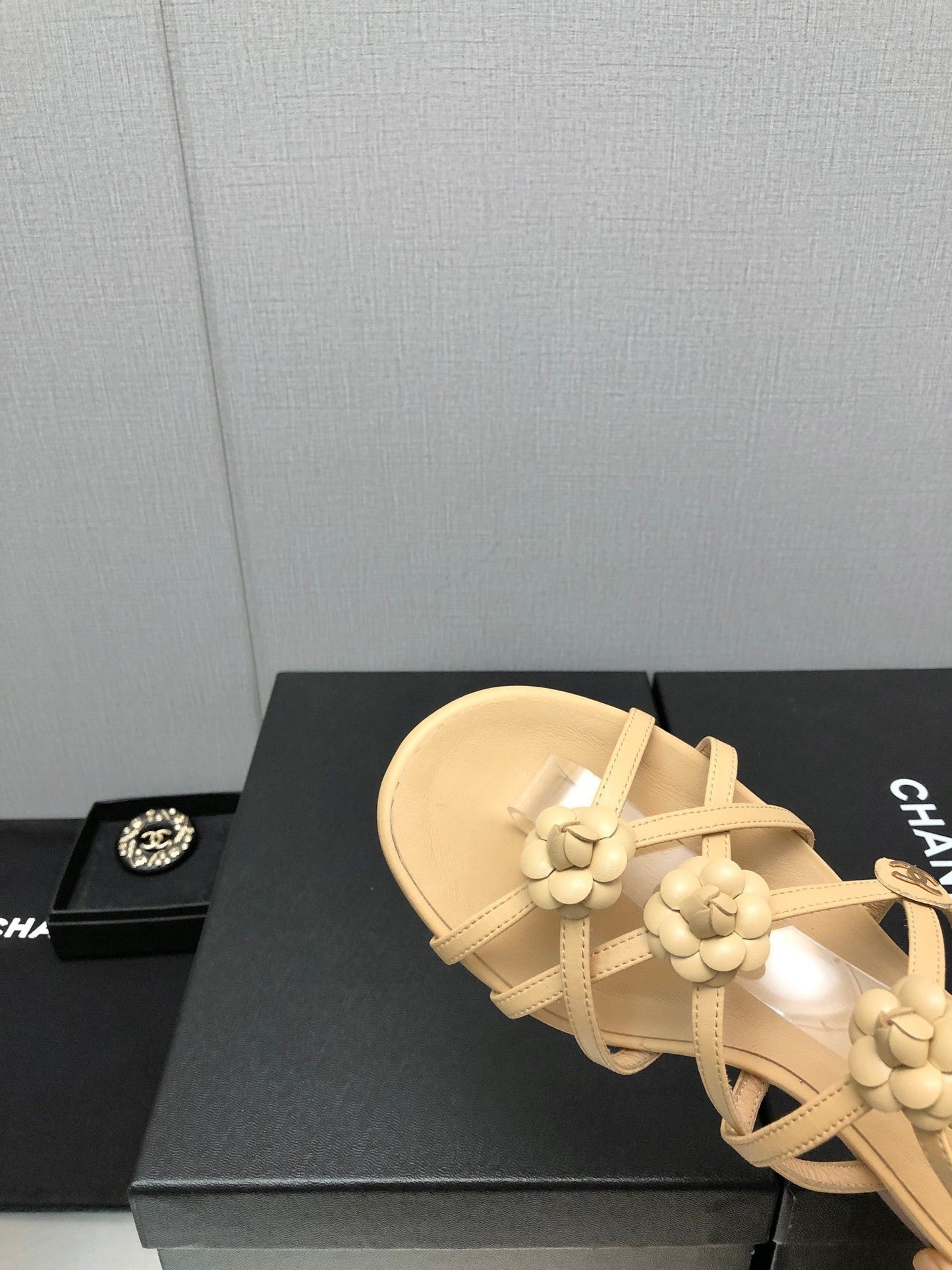 FLORAL FLAT SANDAL IN SAND YELLOW LAMBSKIN - 35