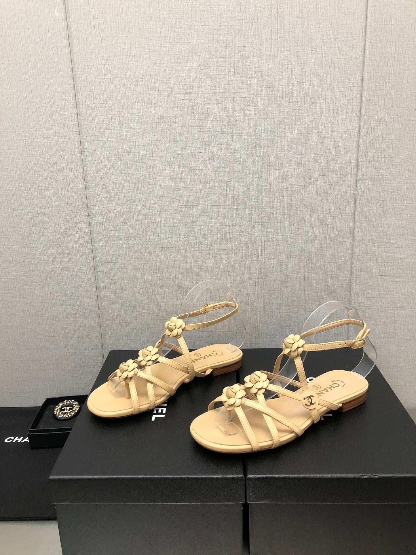 FLORAL FLAT SANDAL IN SAND YELLOW LAMBSKIN - 35