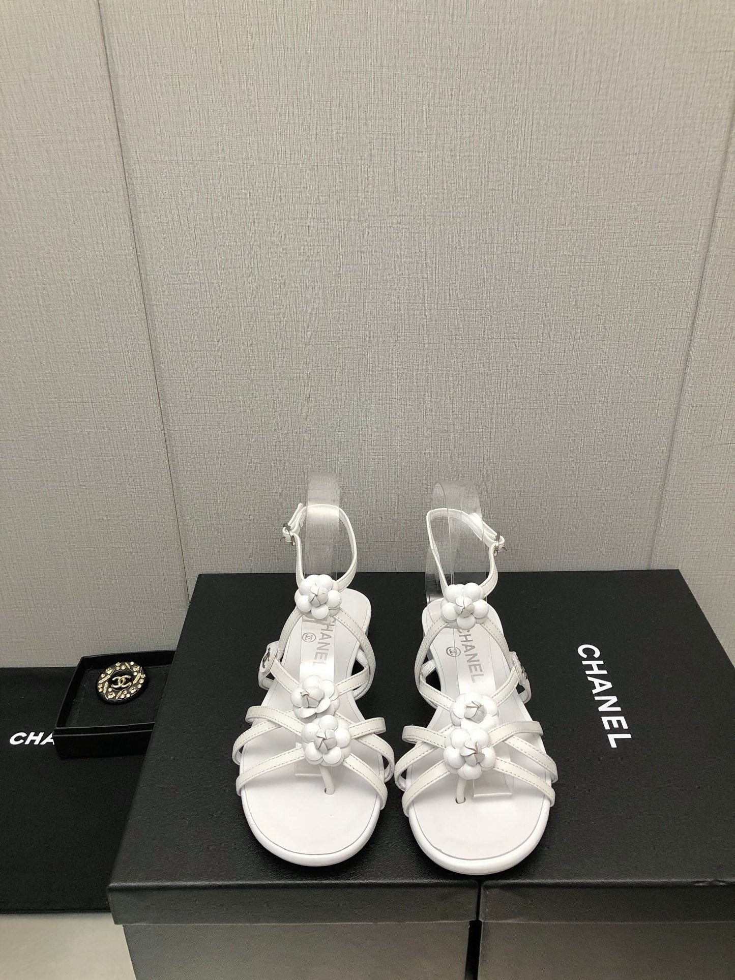 FLORAL FLAT SANDAL IN WHITE LAMBSKIN - 35