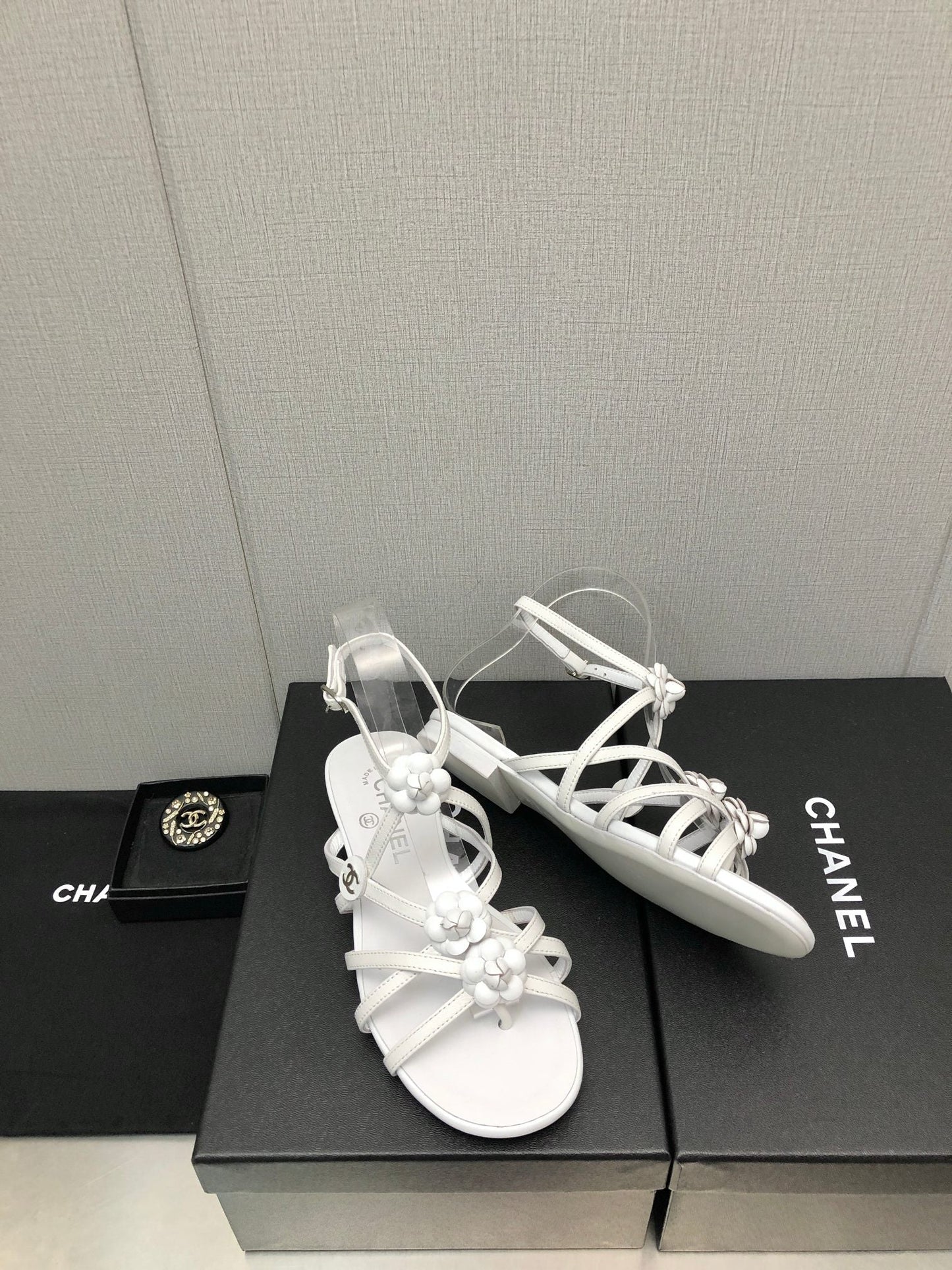 FLORAL FLAT SANDAL IN WHITE LAMBSKIN - 35