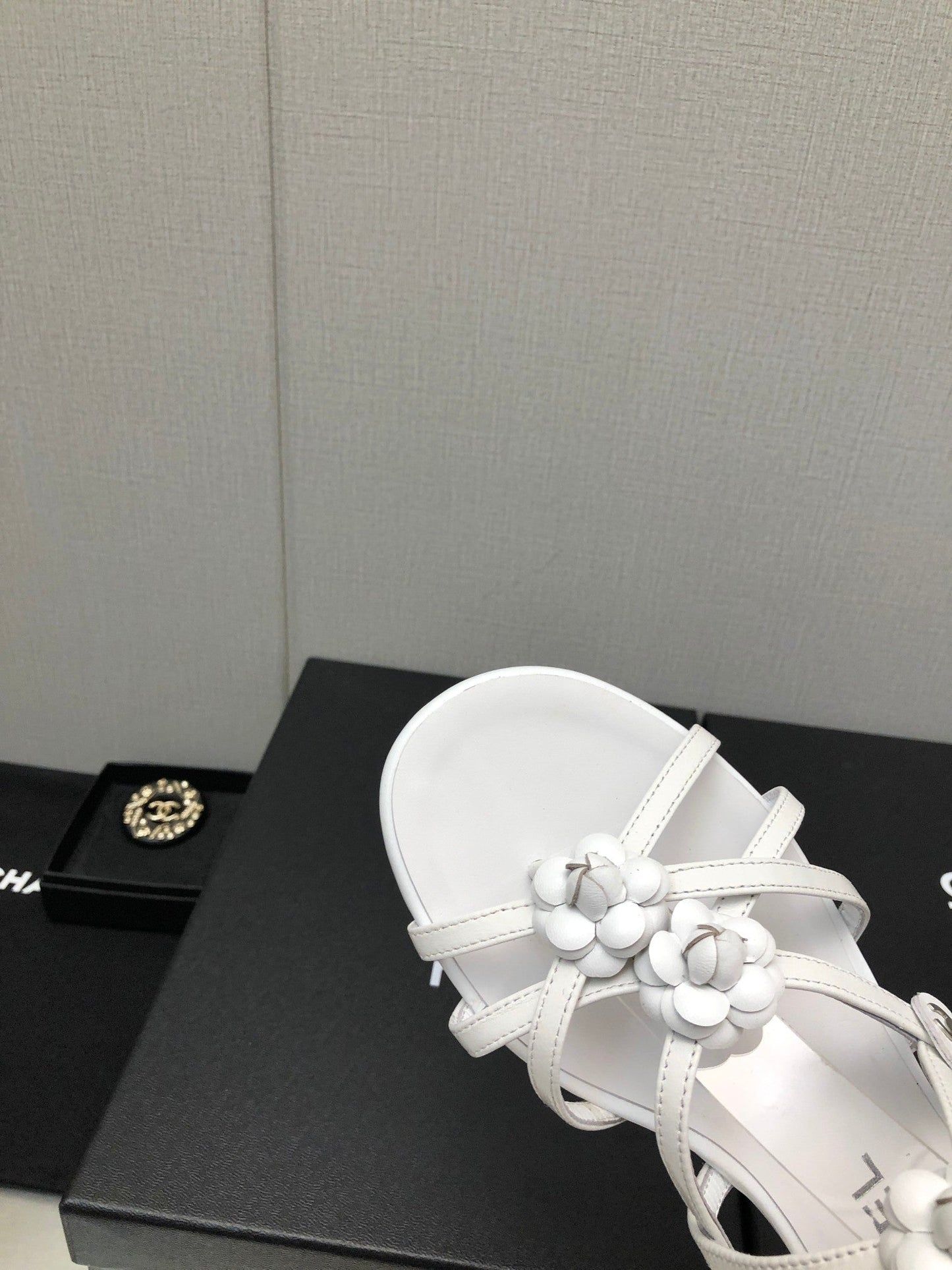 FLORAL FLAT SANDAL IN WHITE LAMBSKIN - 35
