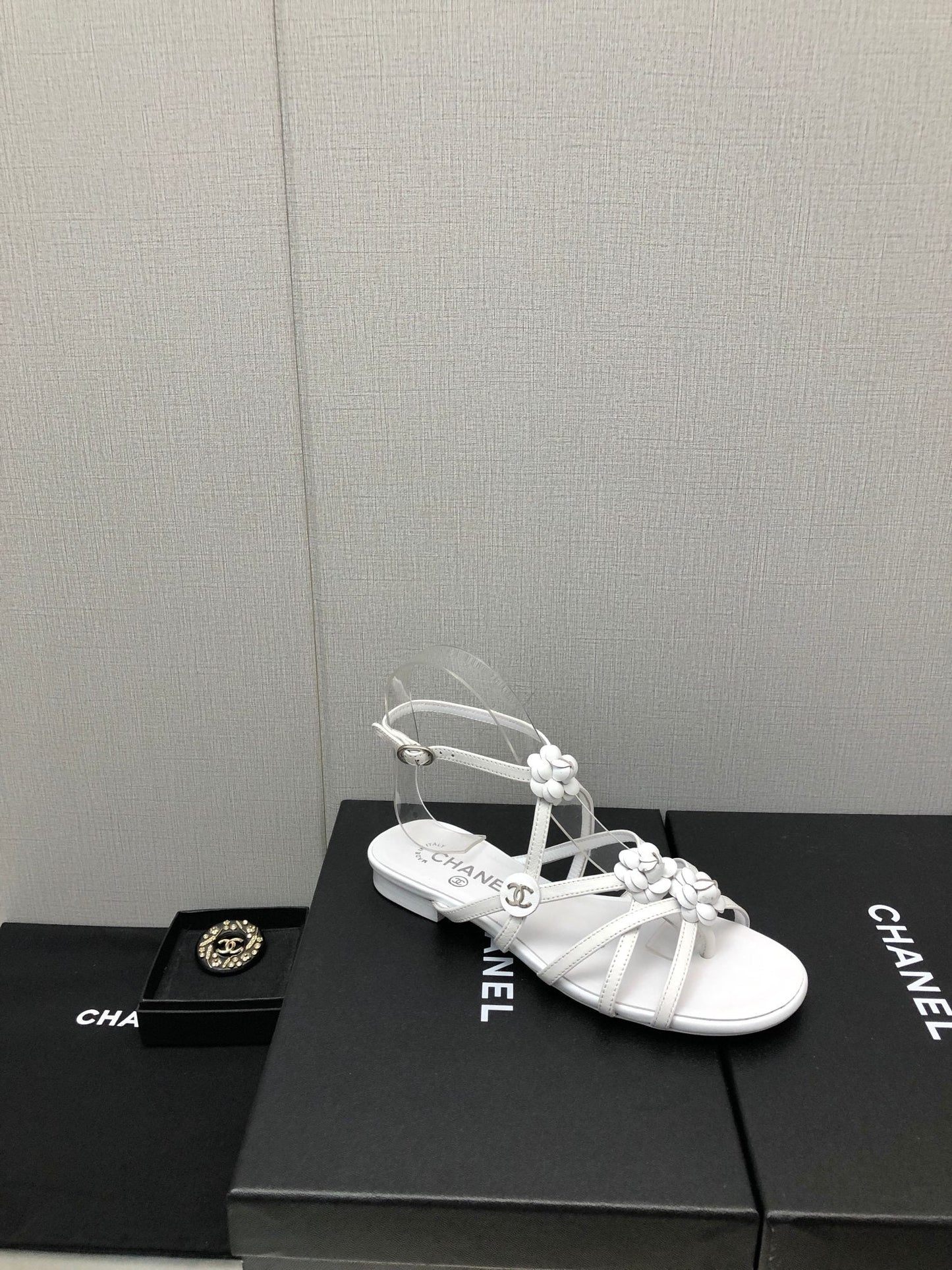 FLORAL FLAT SANDAL IN WHITE LAMBSKIN - 35