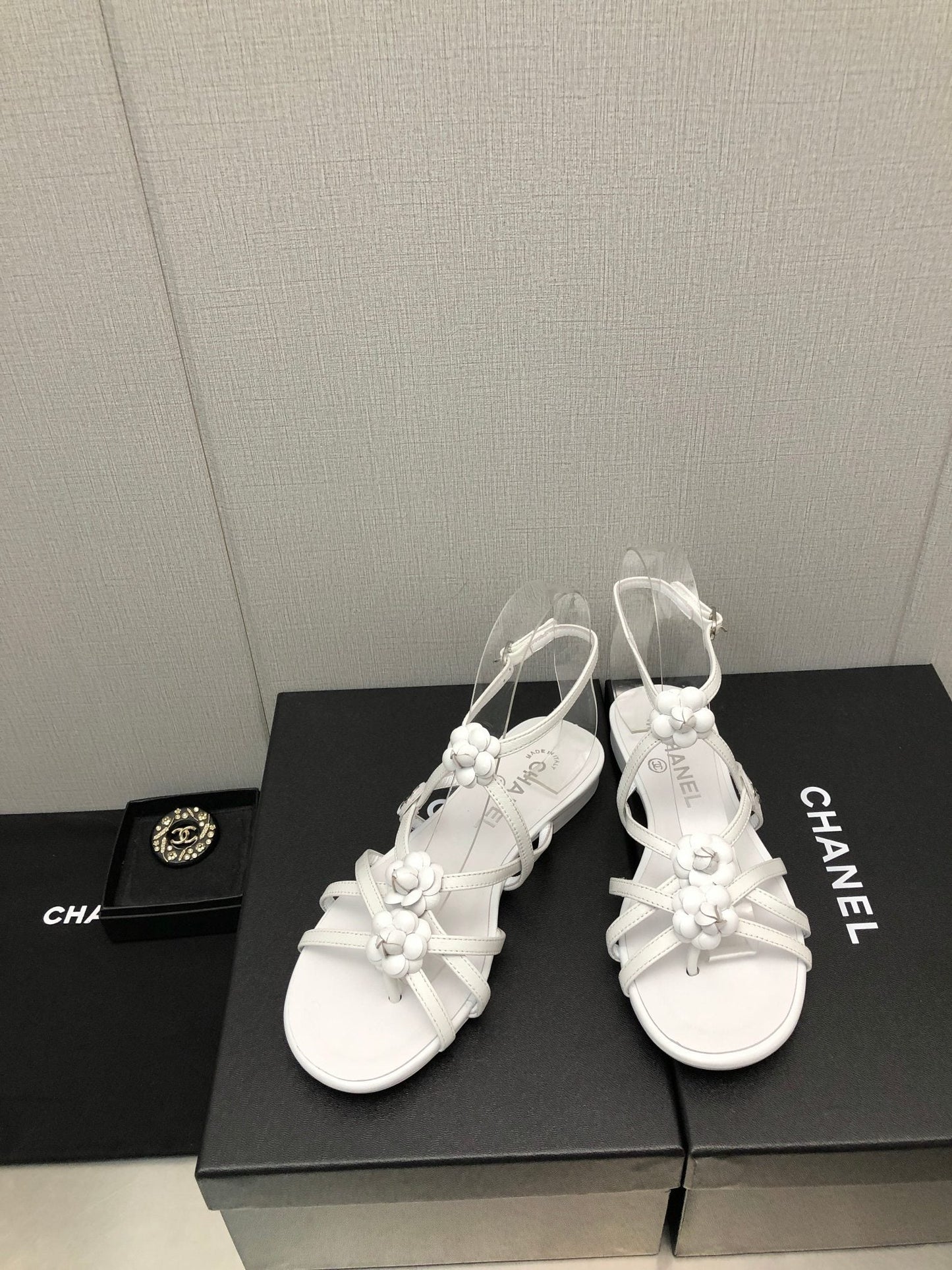 FLORAL FLAT SANDAL IN WHITE LAMBSKIN - 35