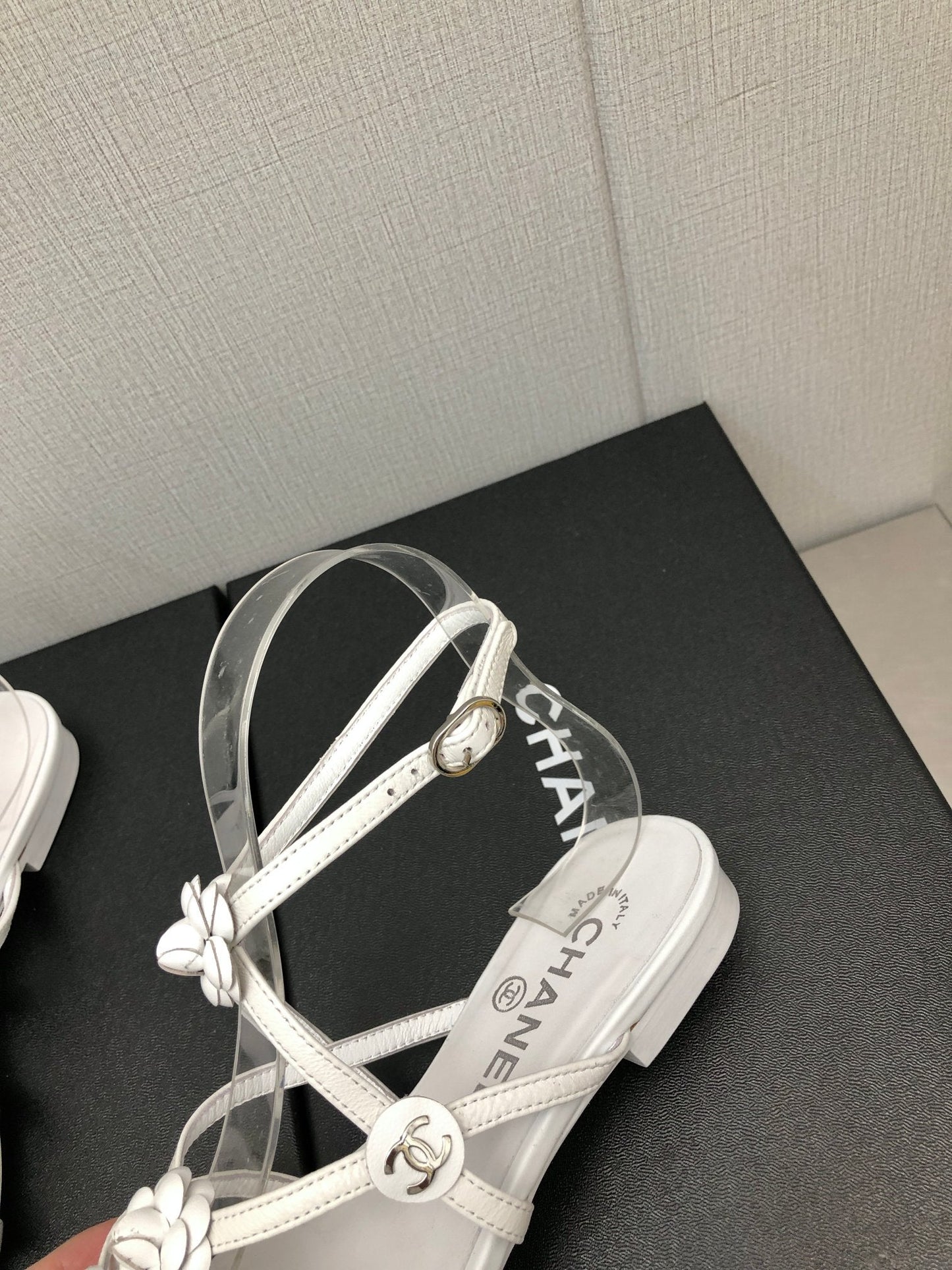 FLORAL FLAT SANDAL IN WHITE LAMBSKIN - 35