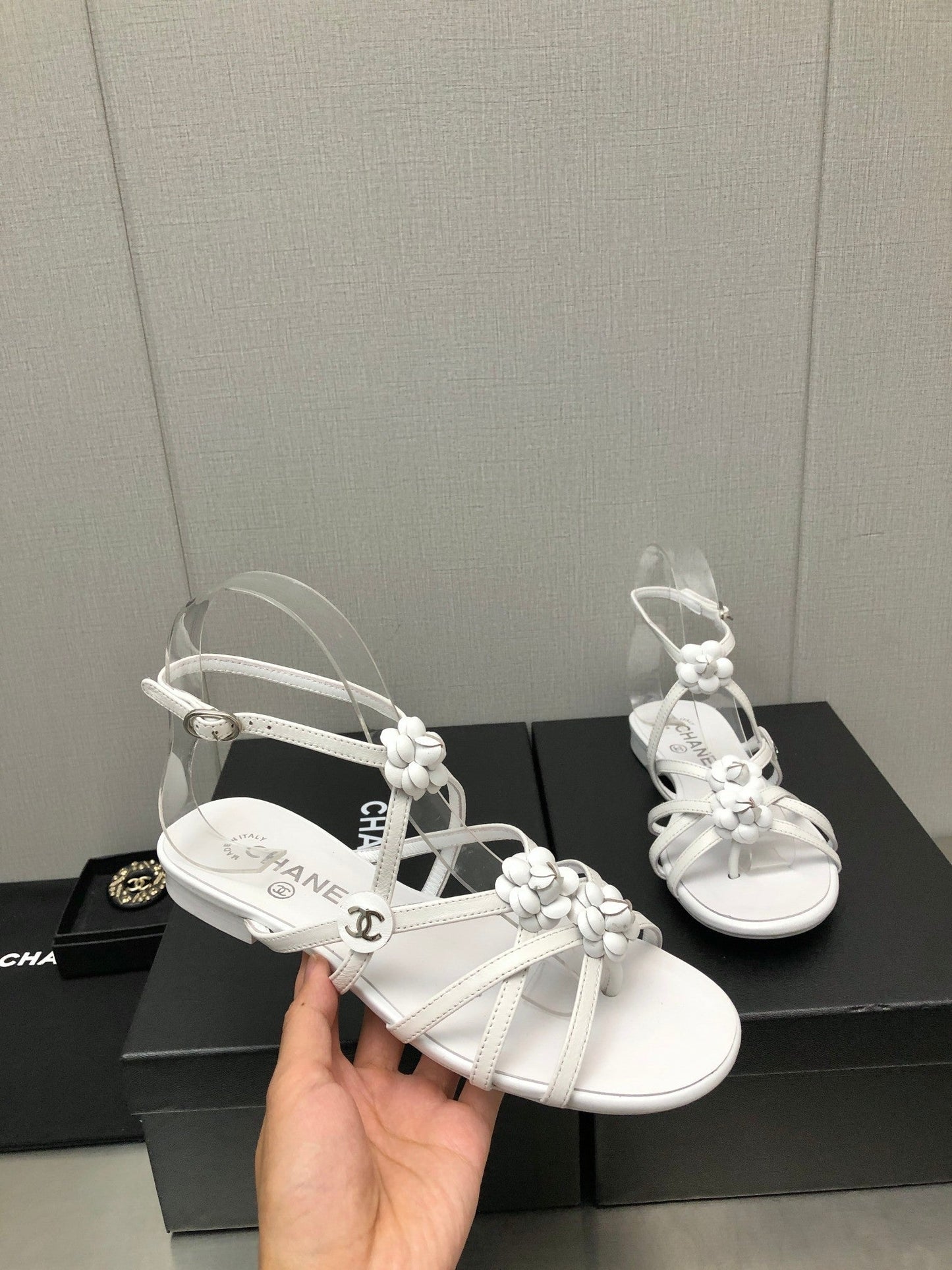 FLORAL FLAT SANDAL IN WHITE LAMBSKIN - 35